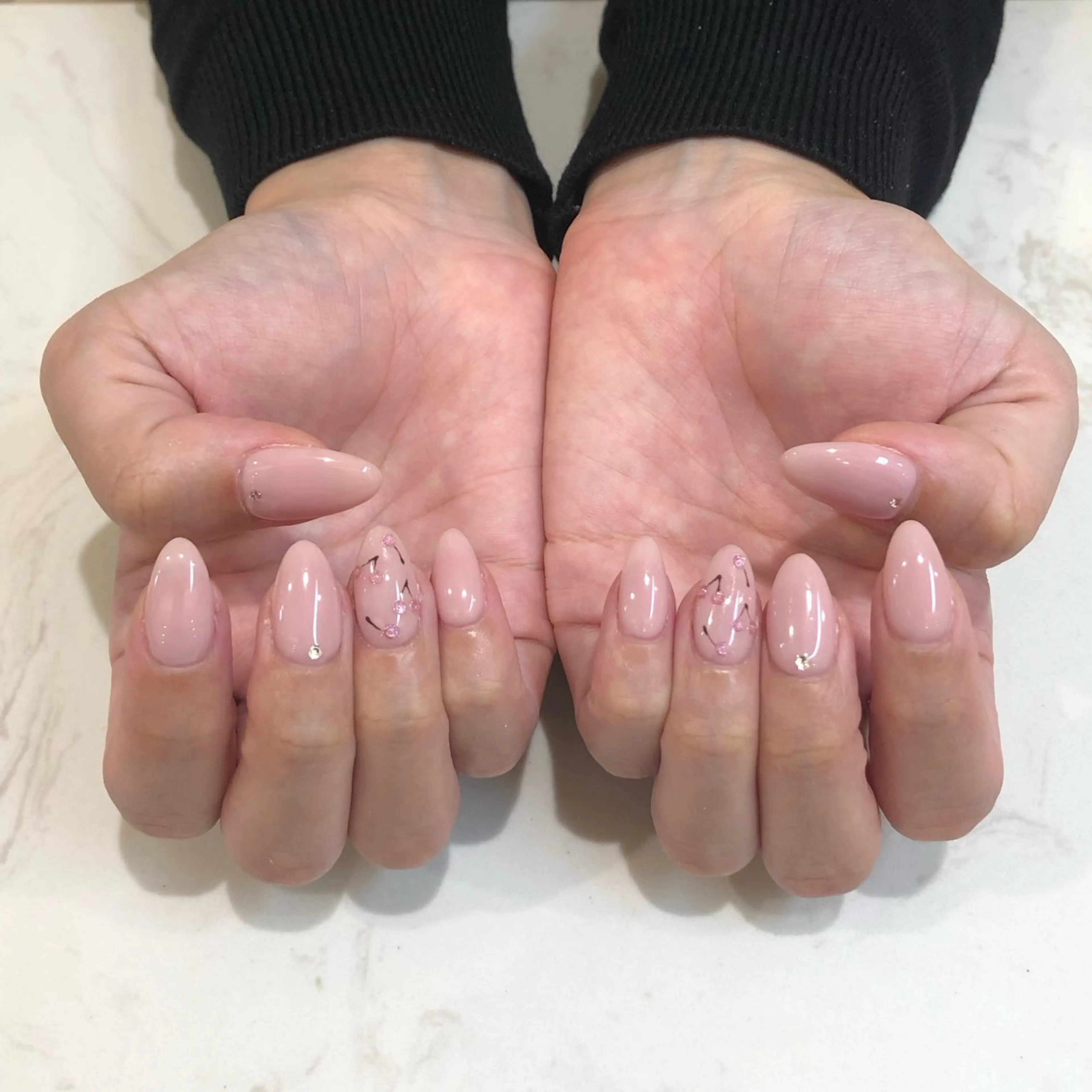 ネイル Raviy  新宿店所属・わたなべ あやかのネイルデザイン