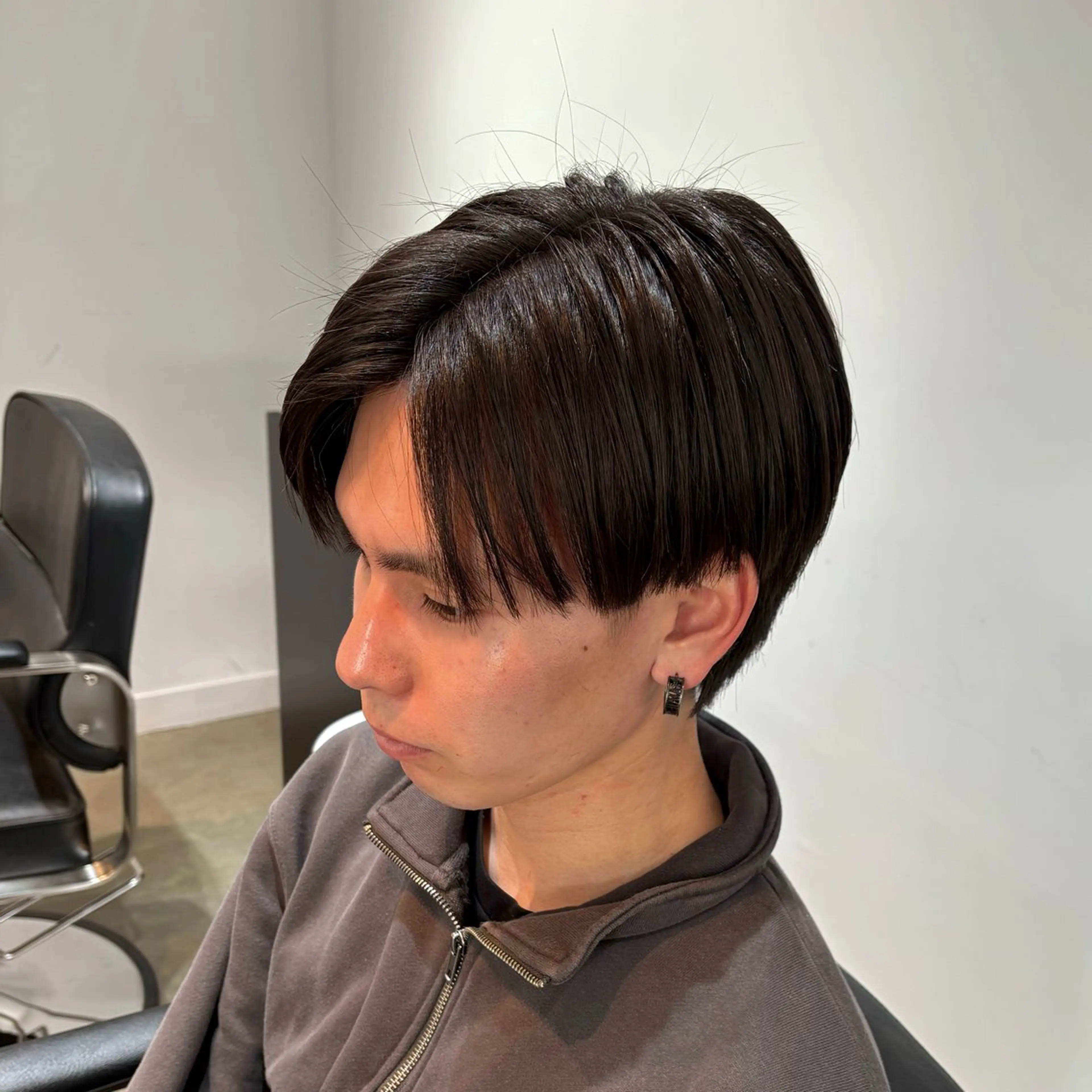 メンズ センターパート 刈り上げ カット GISELA サリナのヘアスタイル