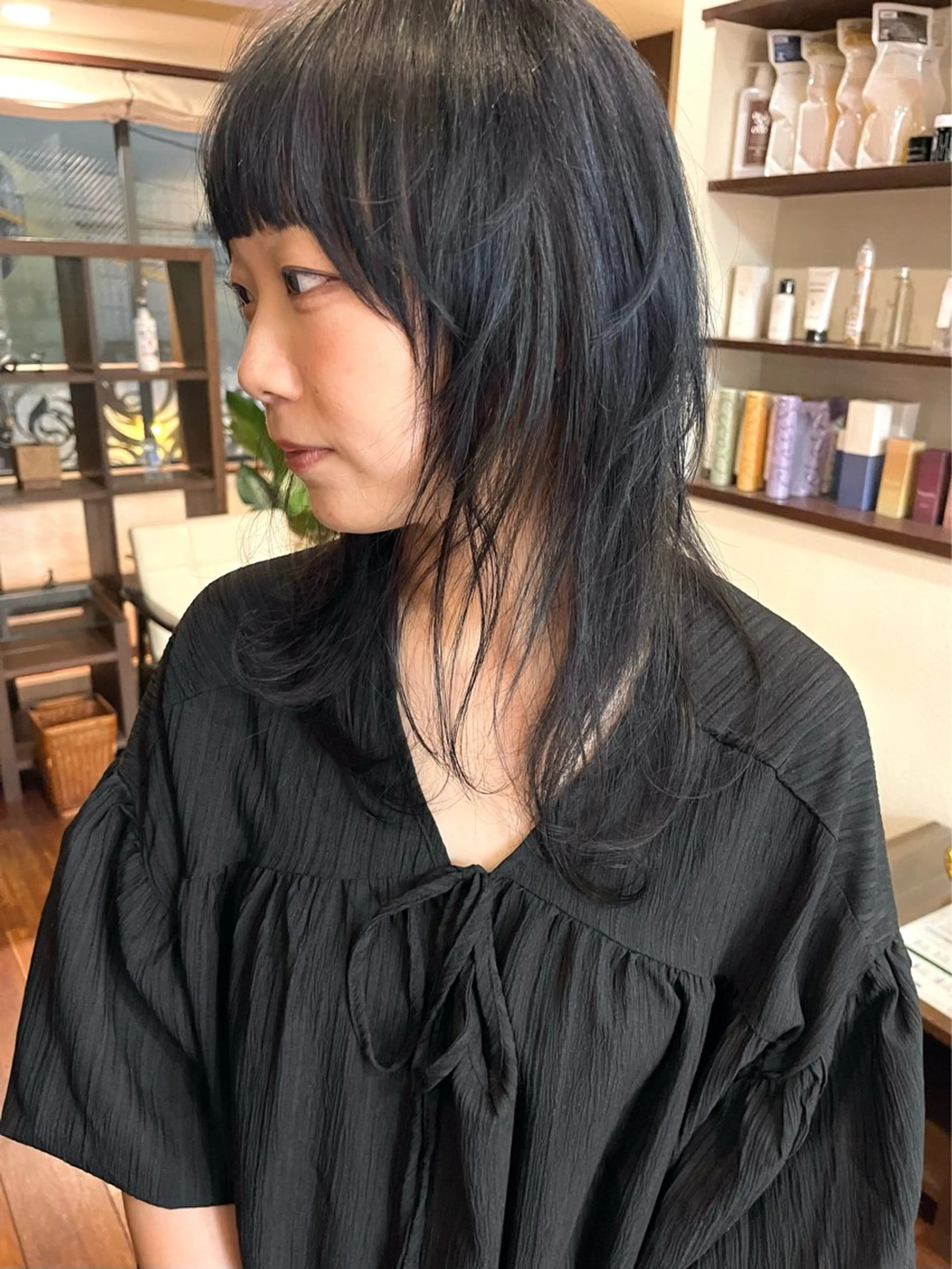 ミディアム カラー ブルーカラー ウルフカット カット ヘアカラー トリートメント 髪質改善ｶﾗｰ ｹｱﾌﾞﾘｰﾁ/ﾀﾑのヘアスタイル