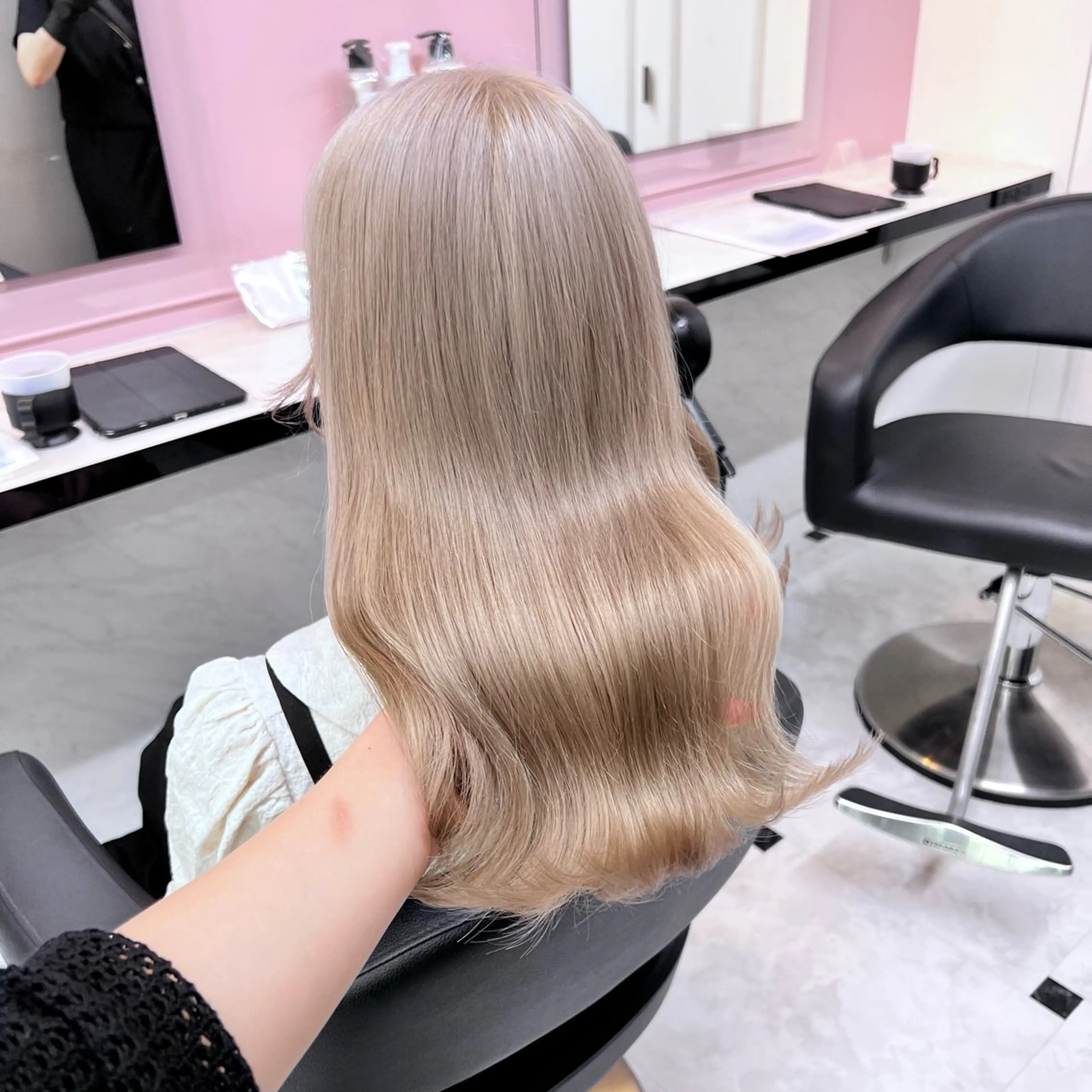 ミディアム カラー ヘアアレンジ ベージュカラー ホワイトベージュ ヘアカラー トリートメント ヘッドスパ ヘアセット 💕上野美容師☁ ブリーチ💖サワのヘアスタイル