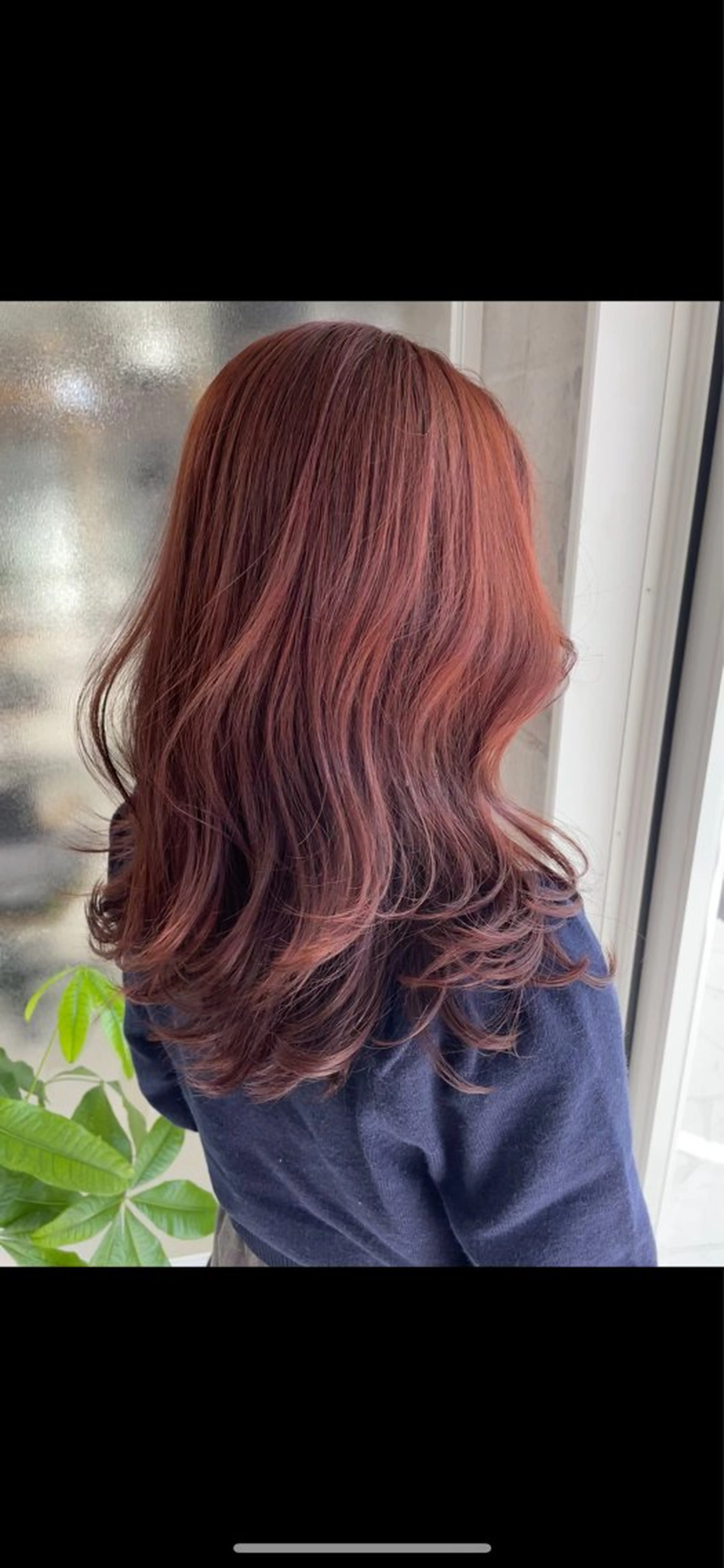セミロング カラー ピンクカラー レッドカラー 錦 茉李のヘアスタイル