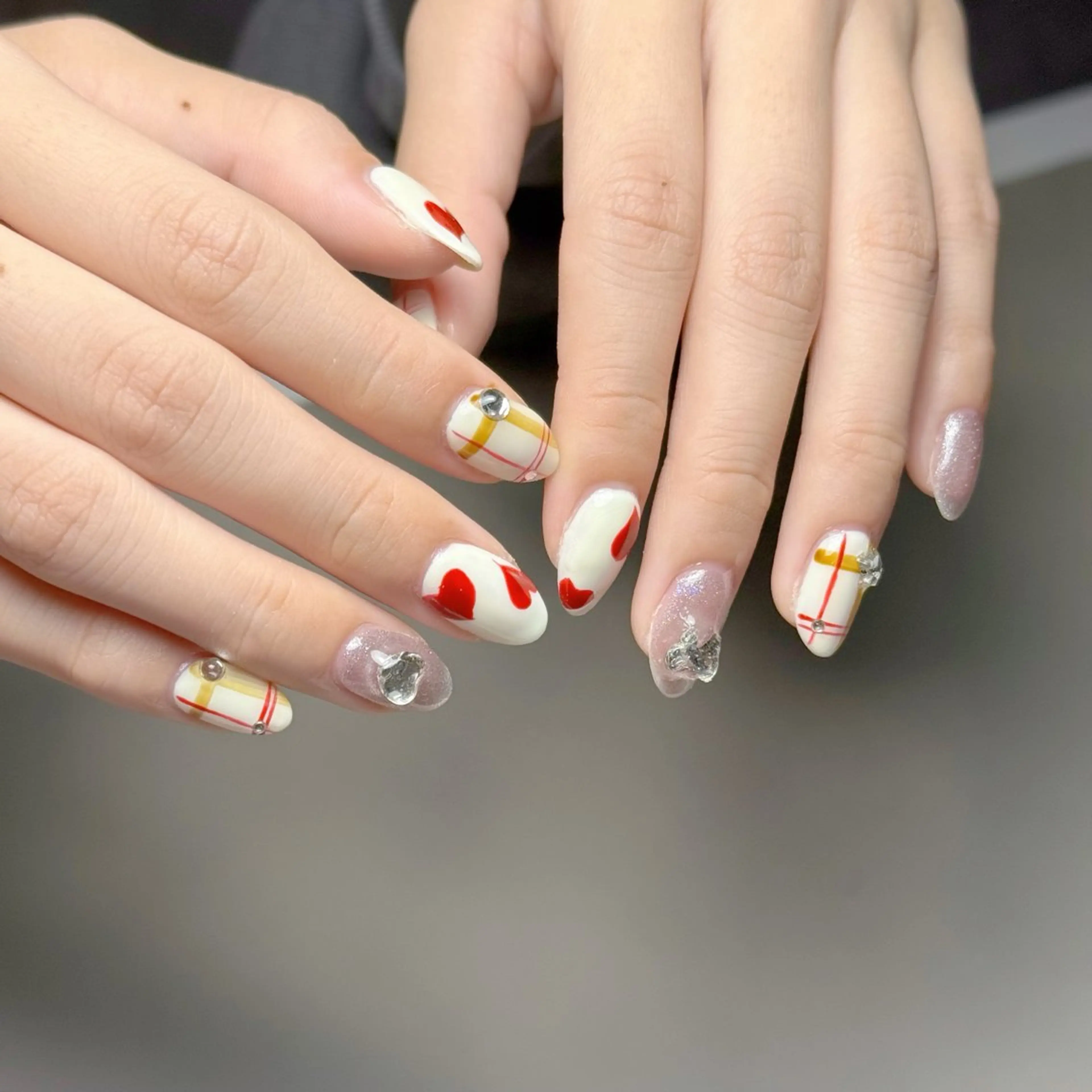 ショート ハンドネイル ・ タオのネイルデザイン