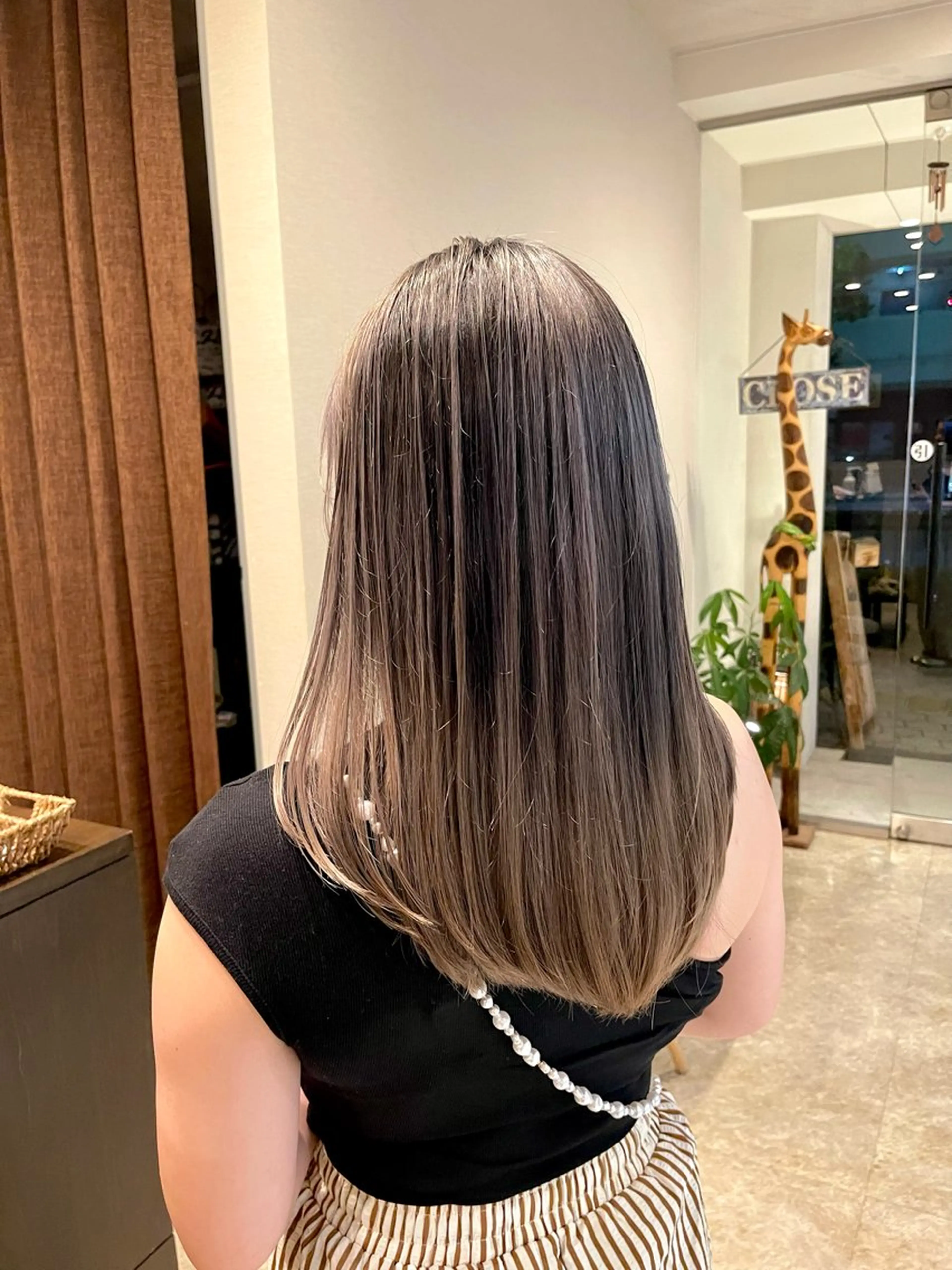 ミディアム レイヤーカット ヘアカラー batik dua所属・尼丁 勇磨のヘアスタイル