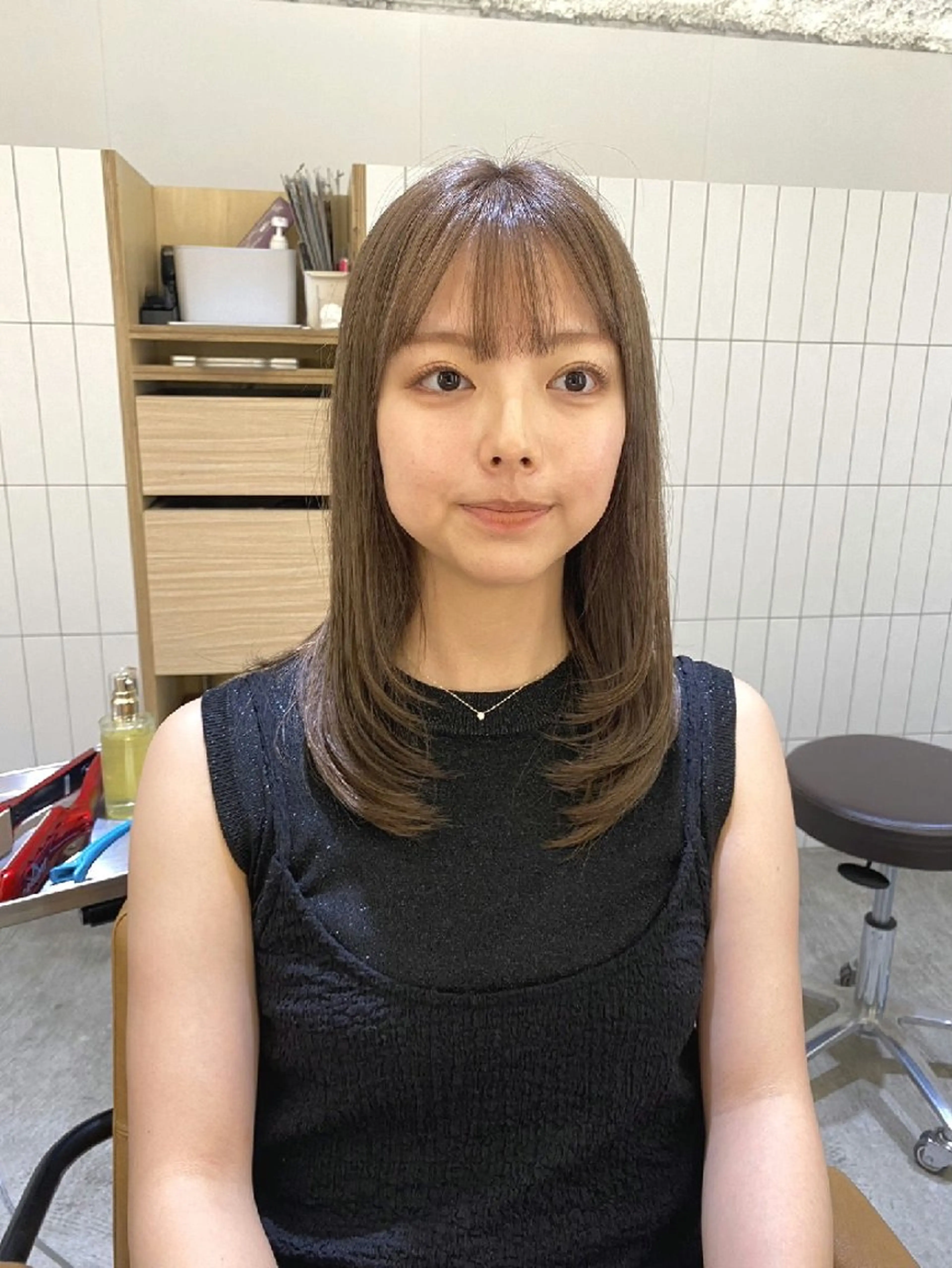 セミロング カラー くびれヘア 韓国風ヘア レイヤーカット 似合わせカット カット ヘアカラー トリートメント 中野渡 真利那のヘアスタイル