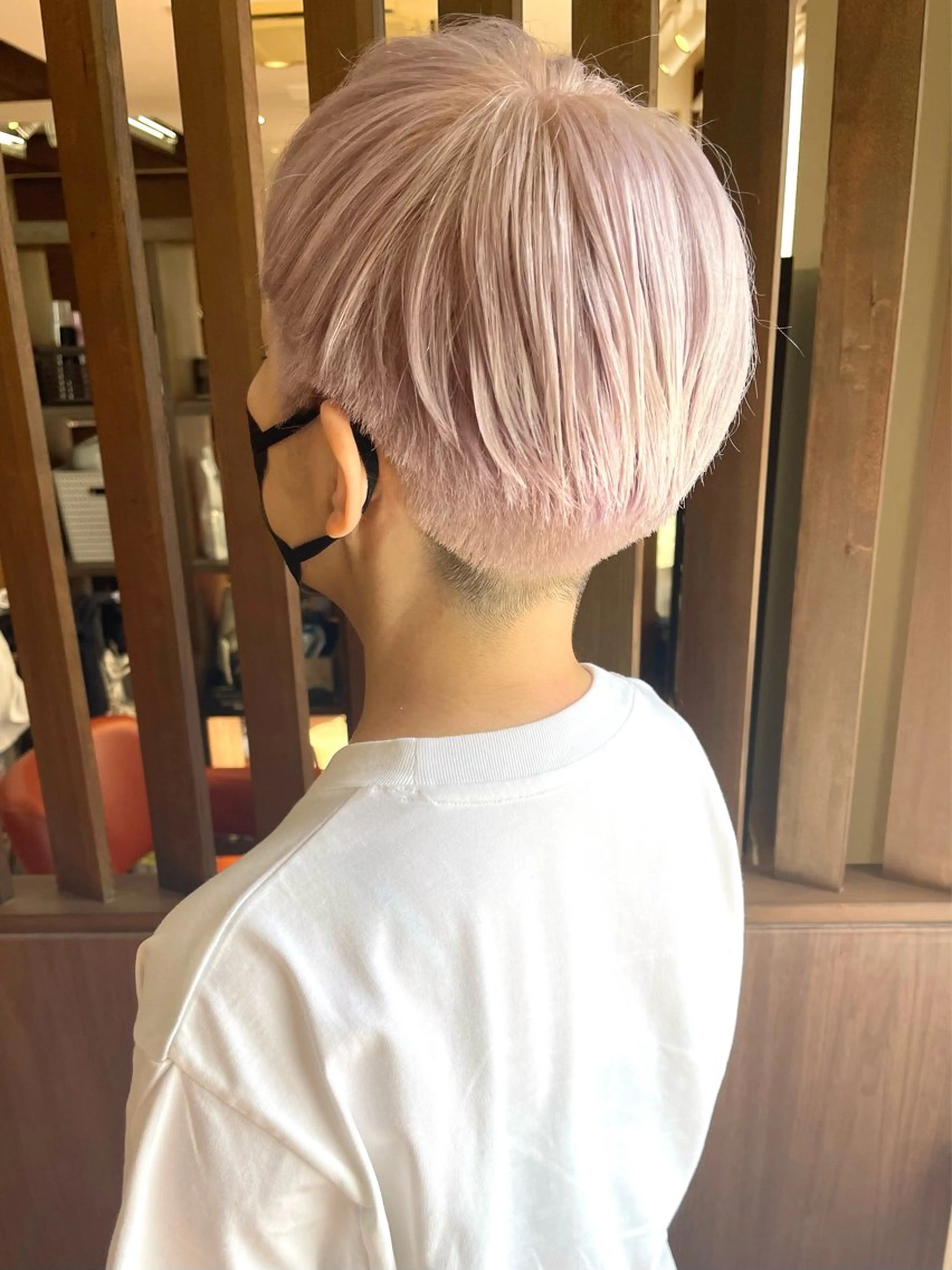 ショート カラー ピンクカラー ホワイトピンク カット ヘアカラー トリートメント 髪質改善ｶﾗｰ ｹｱﾌﾞﾘｰﾁ/ﾀﾑのヘアスタイル