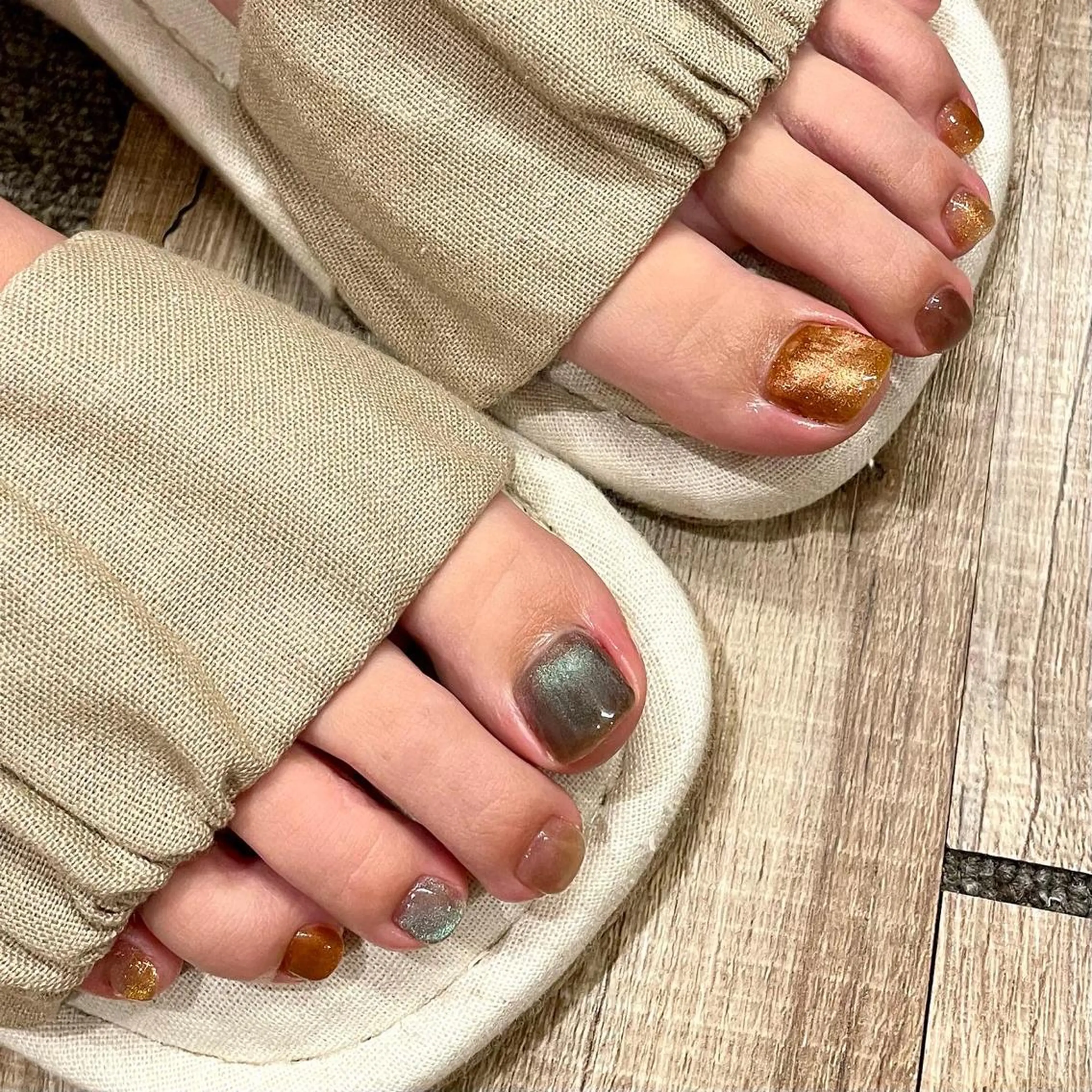 ネイル フットネイル マグネットネイル 丹(TAN.) akariのネイルデザイン