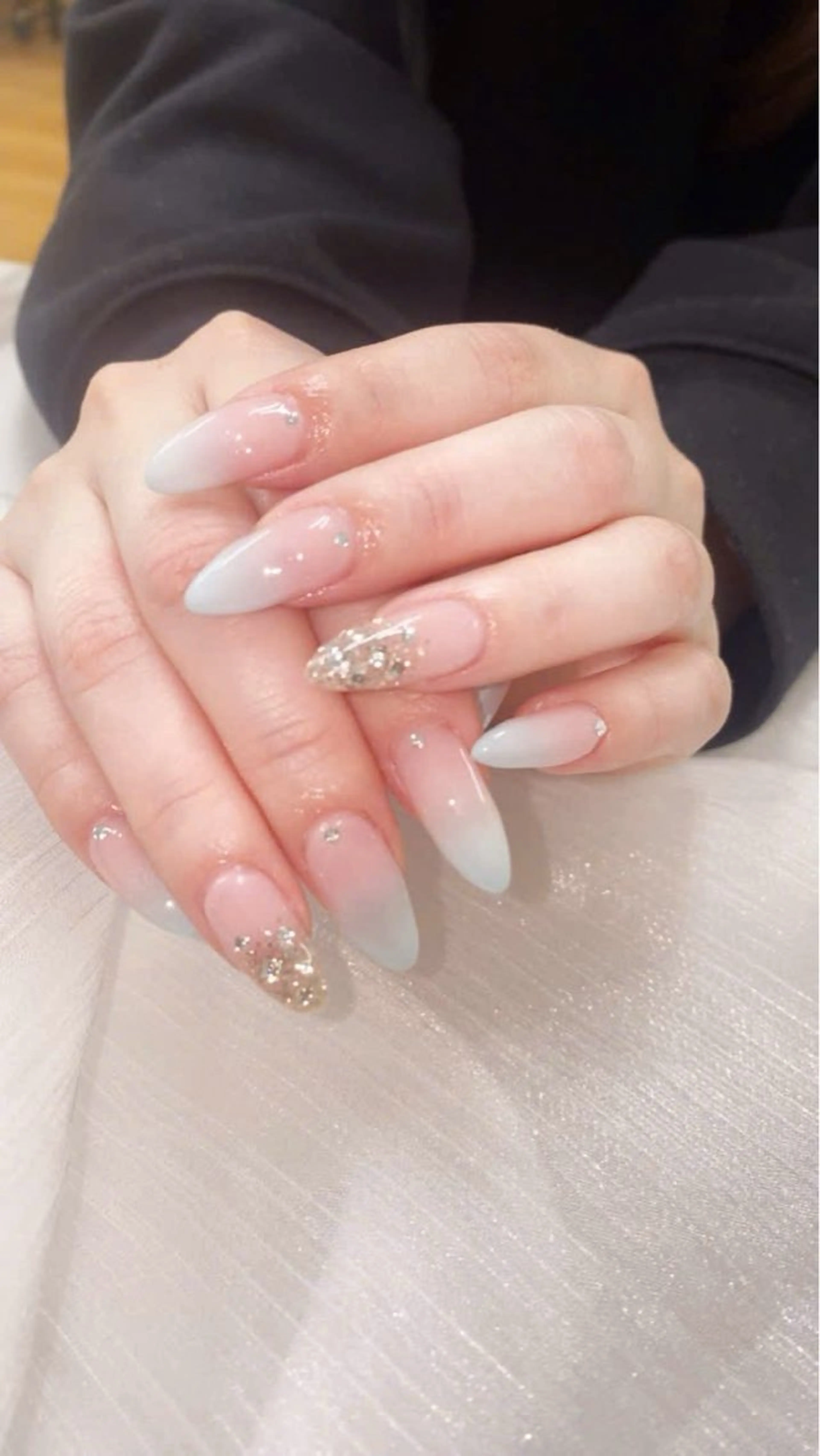 ネイル フレンチネイル グラデーション キラキラネイル 韓国ネイル マグネットネイル ハンドネイル ハンドケア Hara Nail 【パラジェル使用】のネイルデザイン