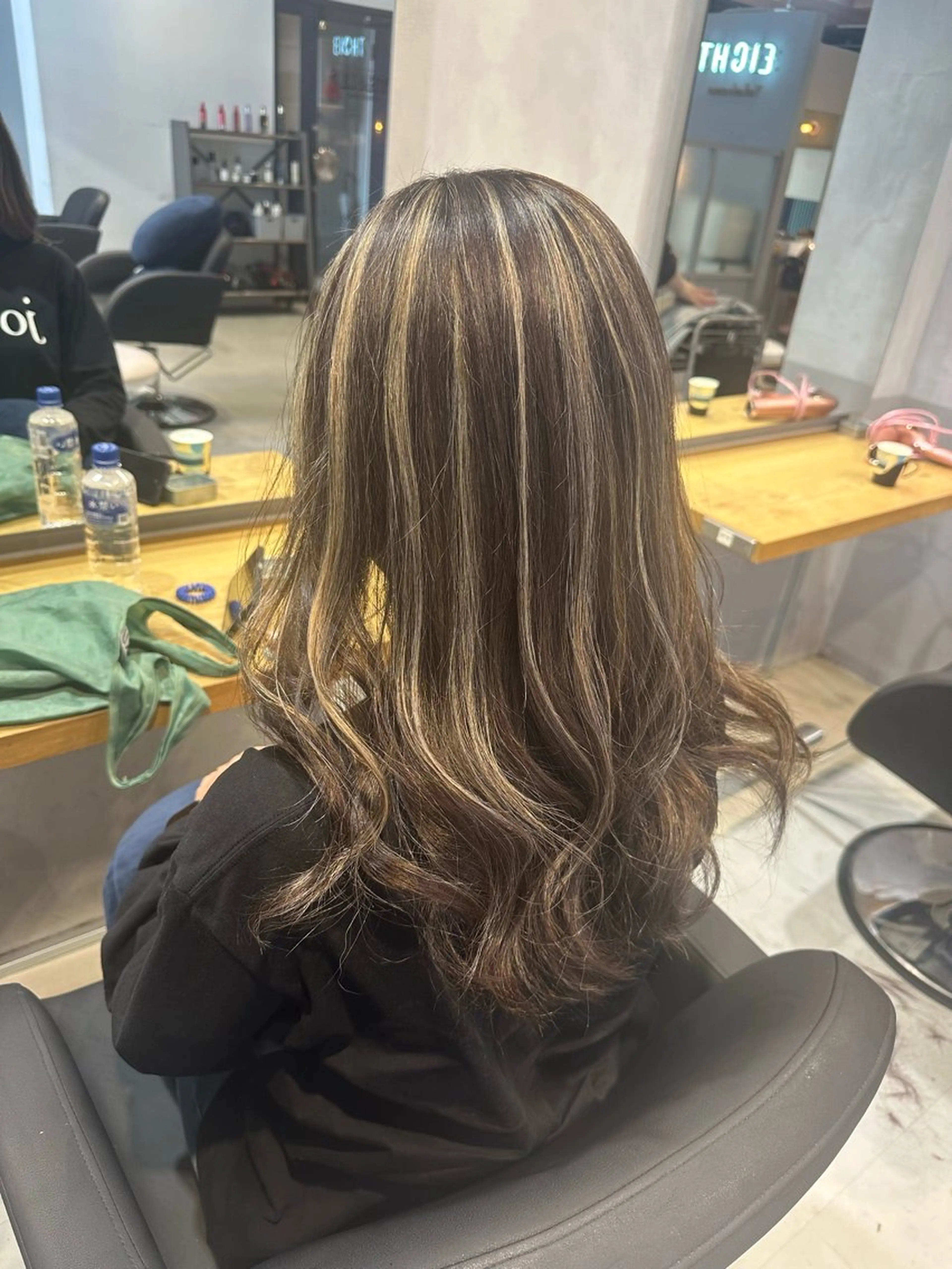 セミロング カラー ヘアカラー トリートメント 💖ハイライト/ハイ トーン💖MIKIのヘアスタイル