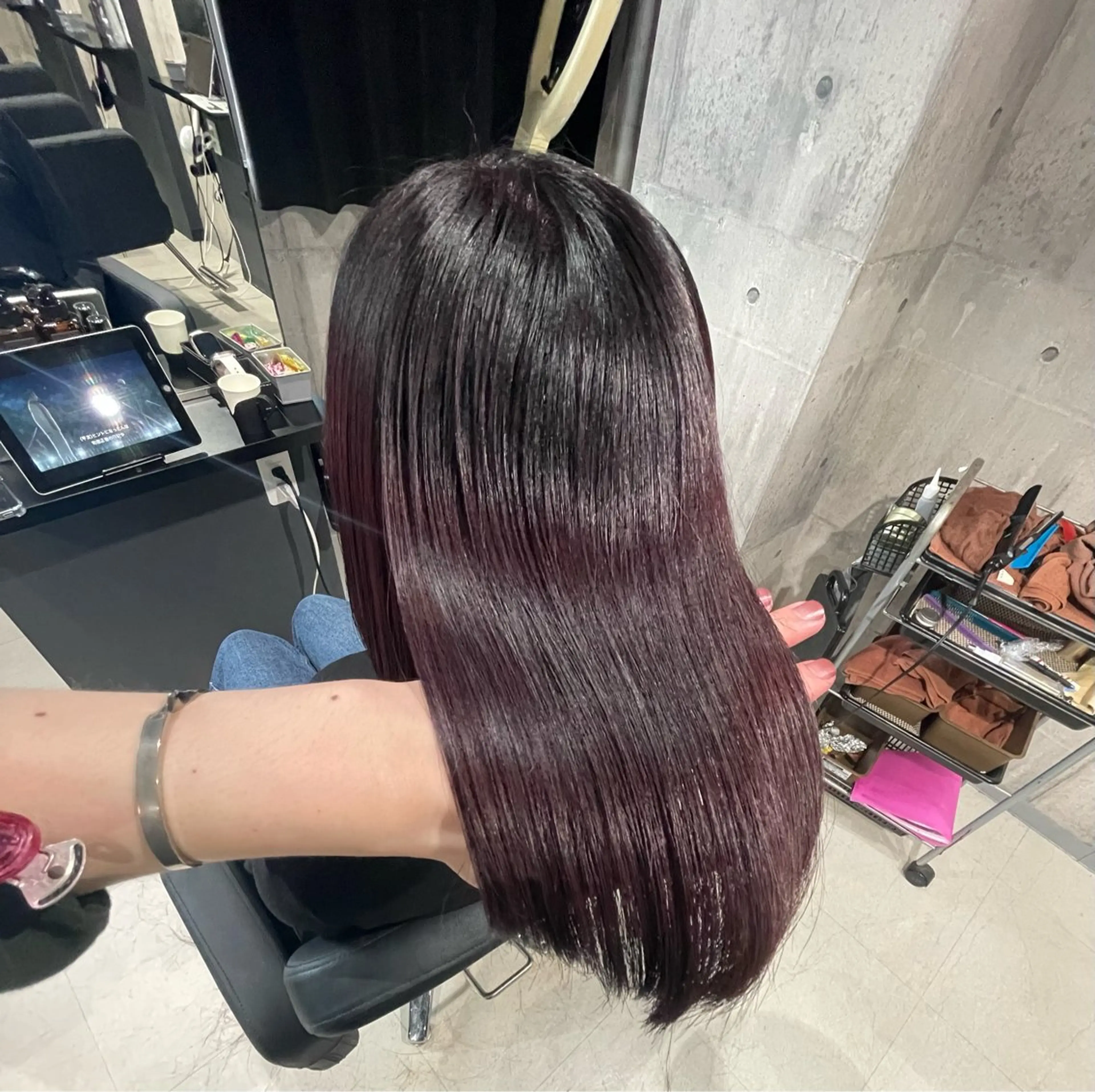 ミディアム カラー _White ／Hiroのヘアスタイル