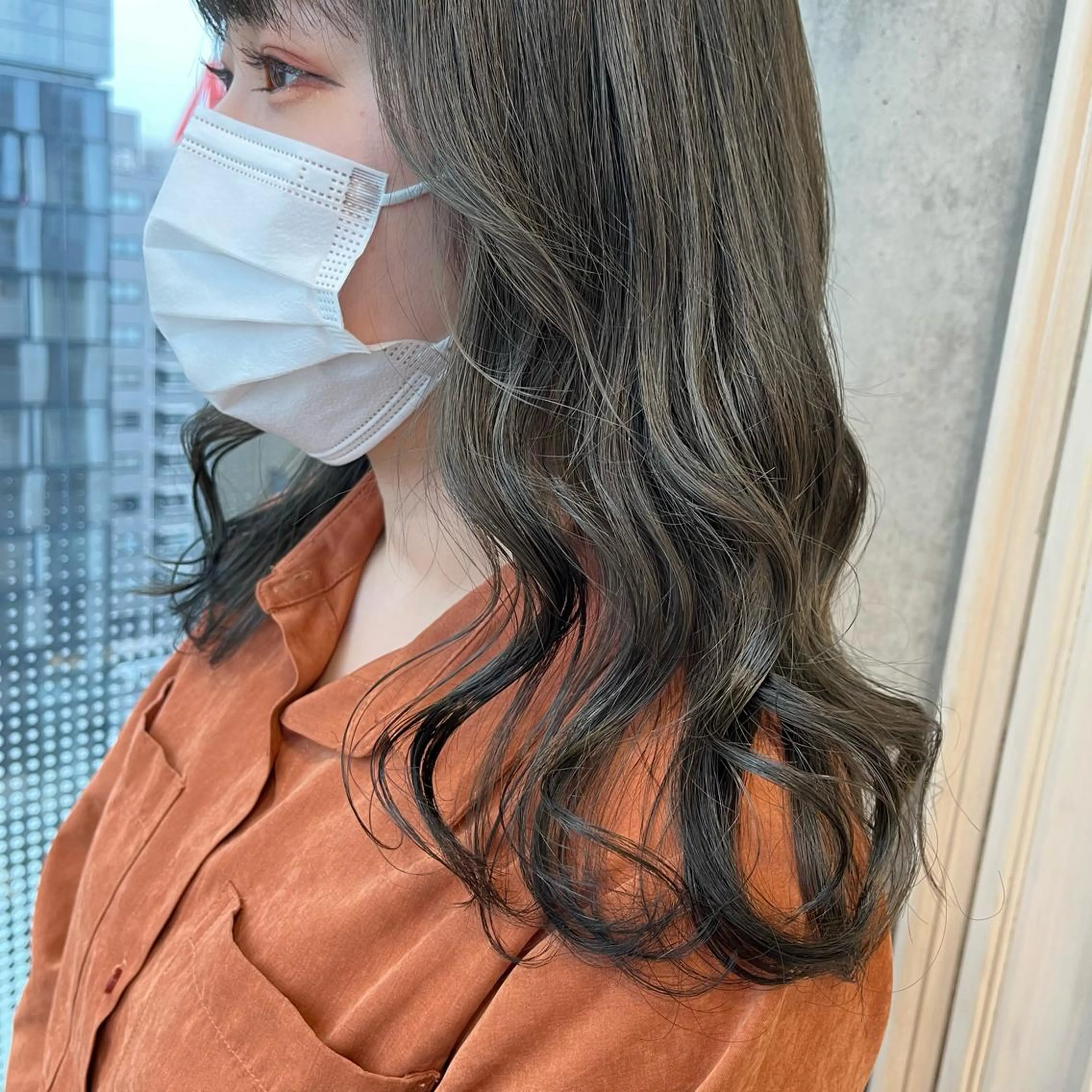 セミロング カラー ブリーチ ヘアカラー トリートメント サソウ ユリエ🥥のヘアスタイル