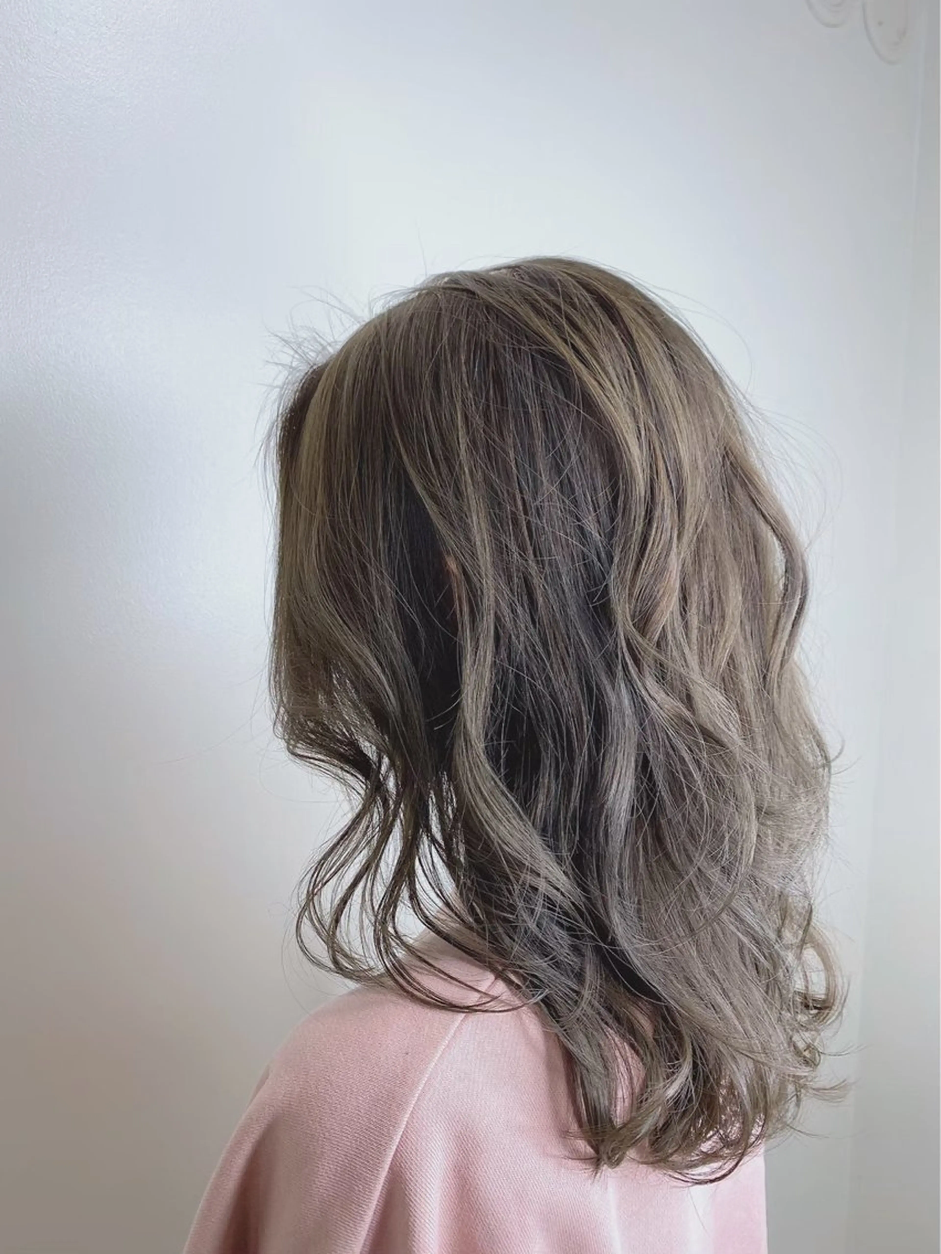 セミロング カラー 透明感カラー🫧 🕊古川のヘアスタイル