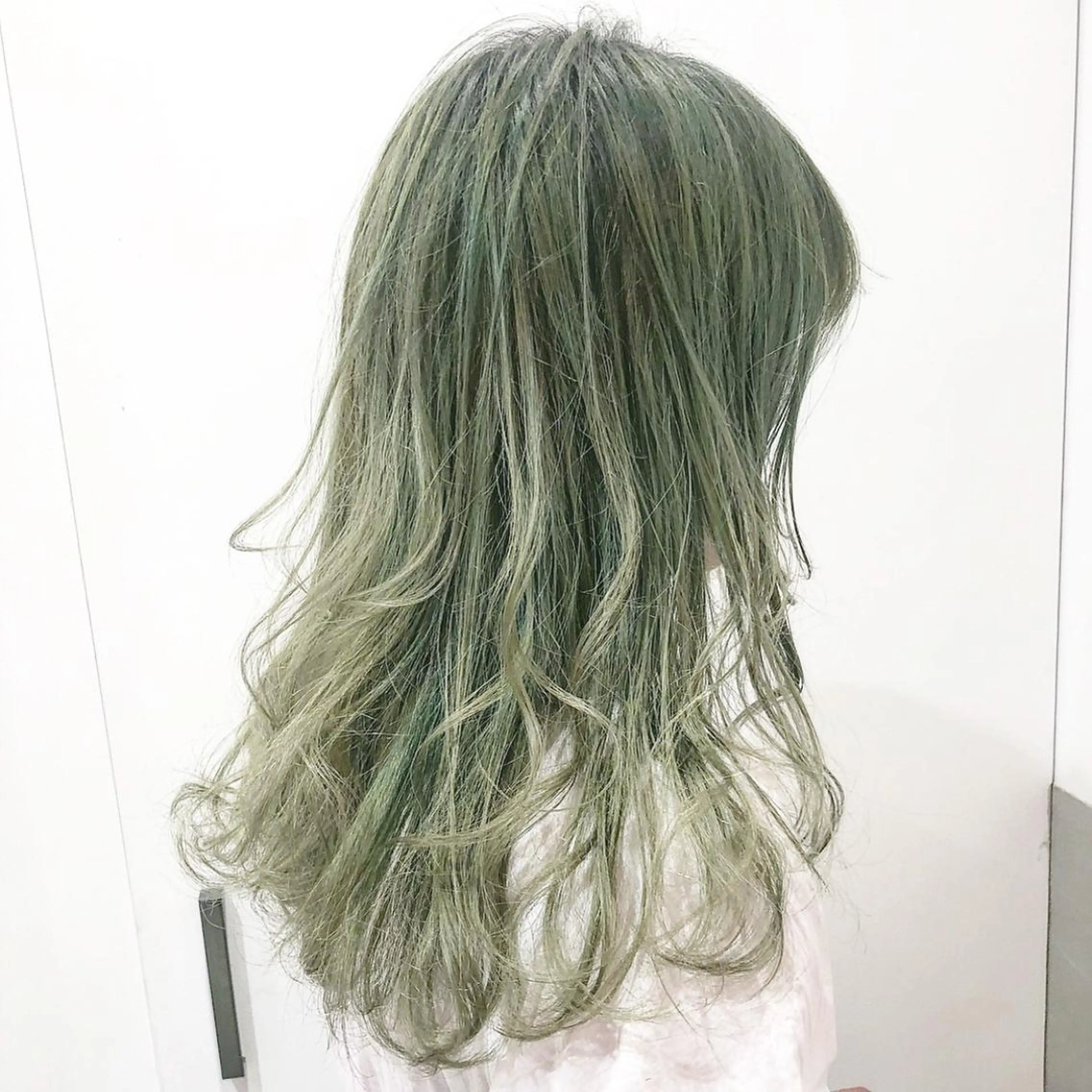 カラー グラデーションカラー 古屋 花織のヘアスタイル