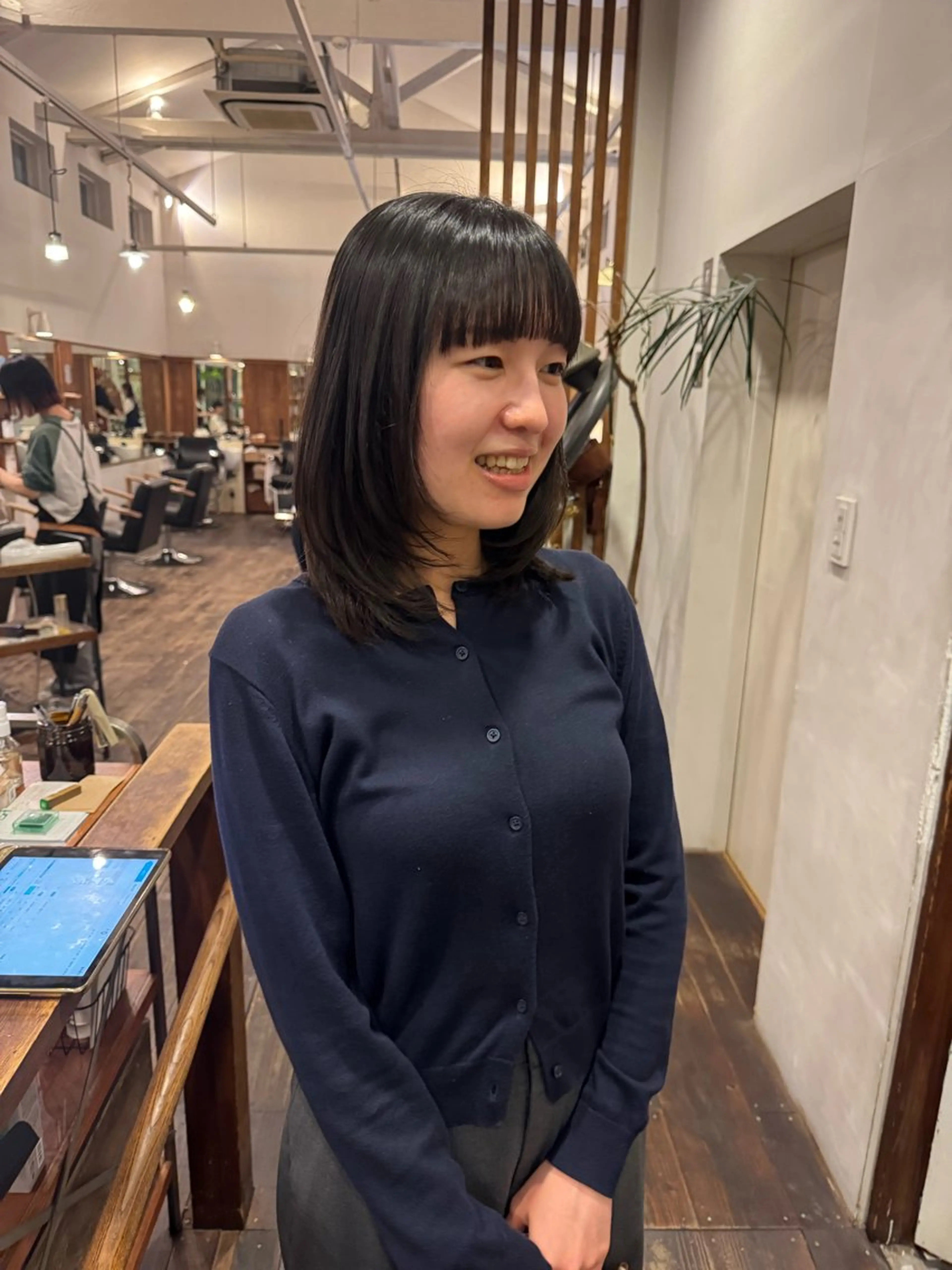 ミディアム MOK大阪梅田店 Asahiのヘアスタイル