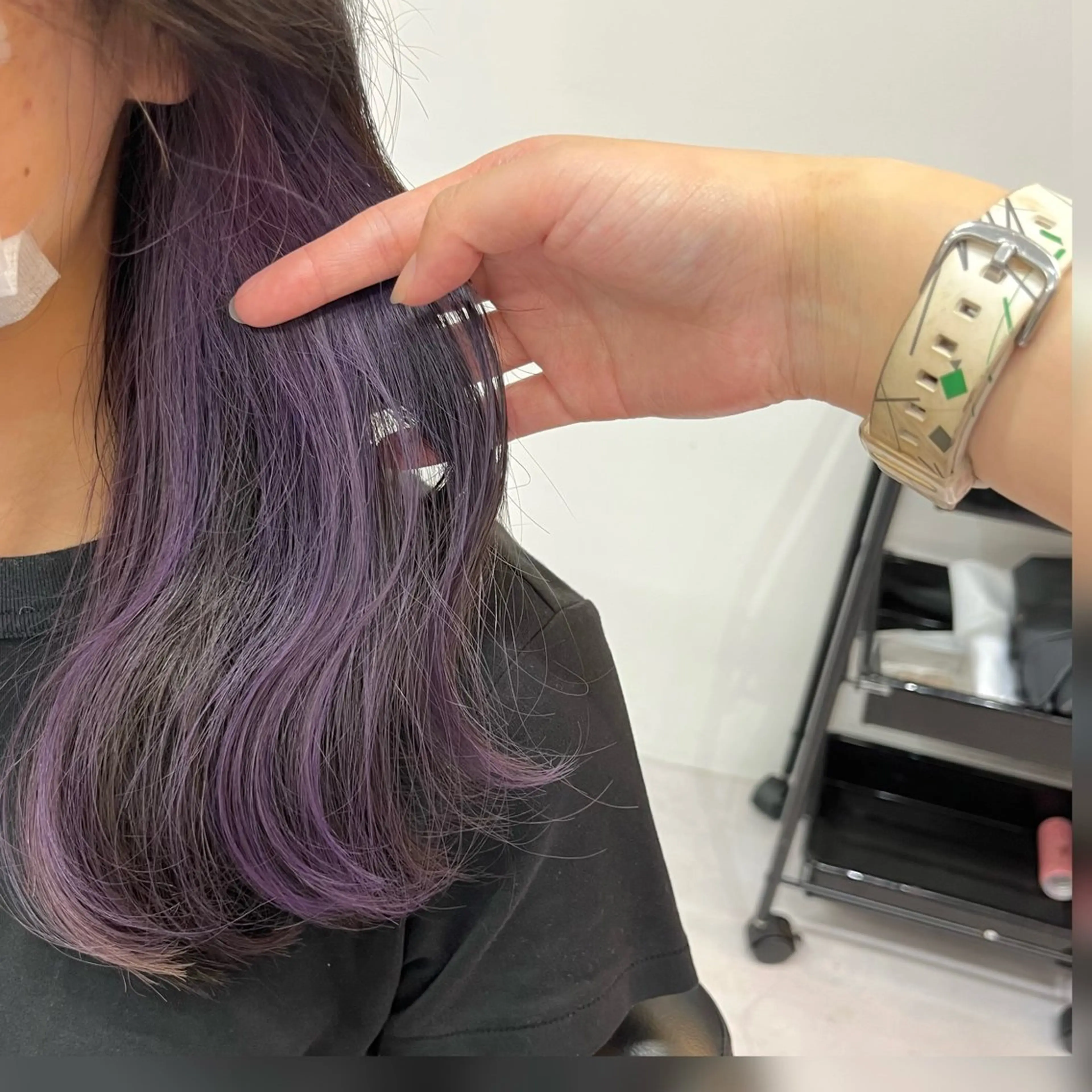 セミロング カラー 黒髪 ブリーチ ラベンダーカラー レイヤーカット/ 暗髪🫧ナシコのヘアスタイル