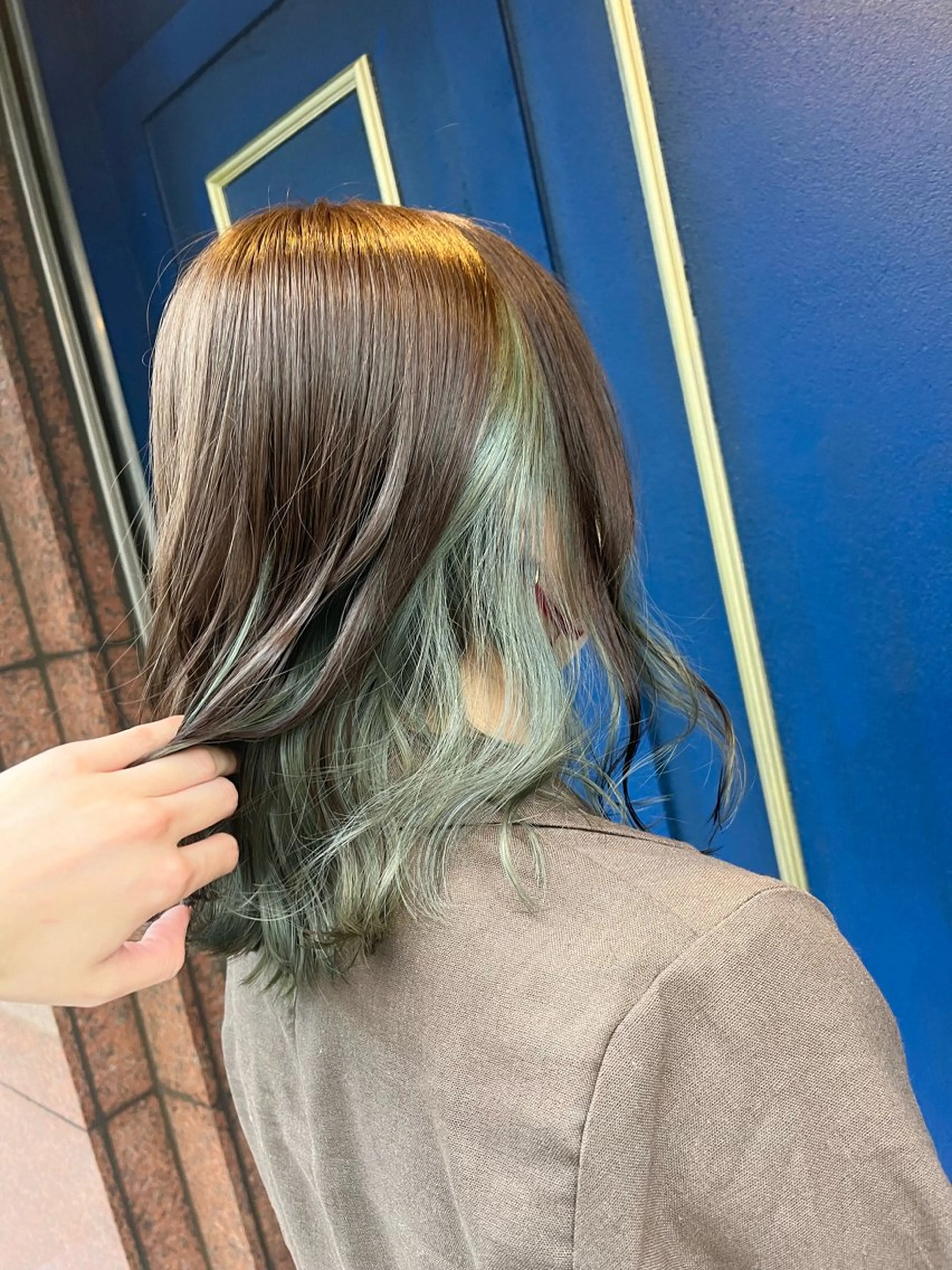 セミロング カラー ブリーチ カット ヘアカラー tomoka 推しカラーのヘアスタイル