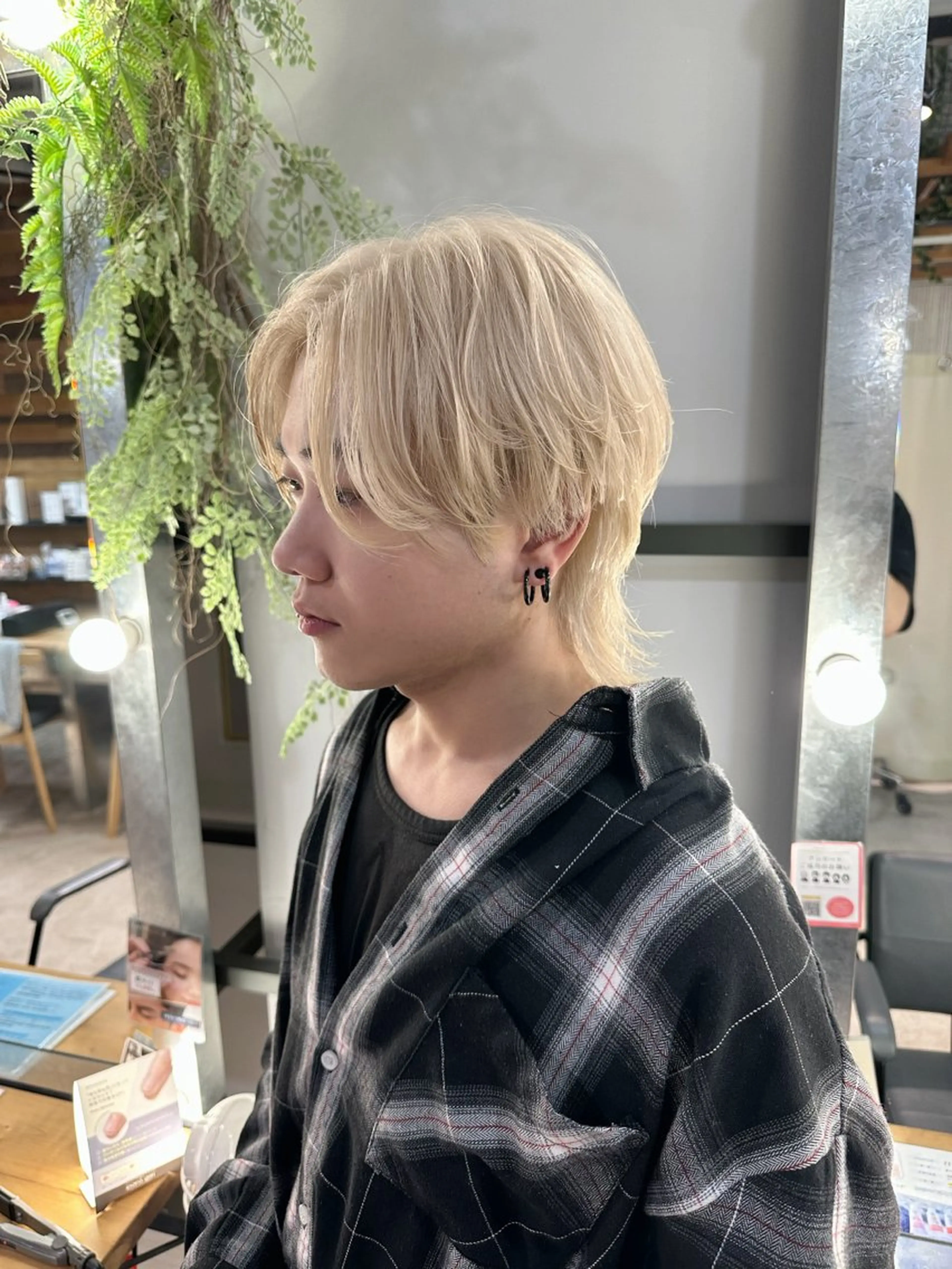 カラー メンズ センターパート メンズウルフカット ブロンド ホワイトブロンド ウルフカット カット ヘアカラー 溜 一太のヘアスタイル