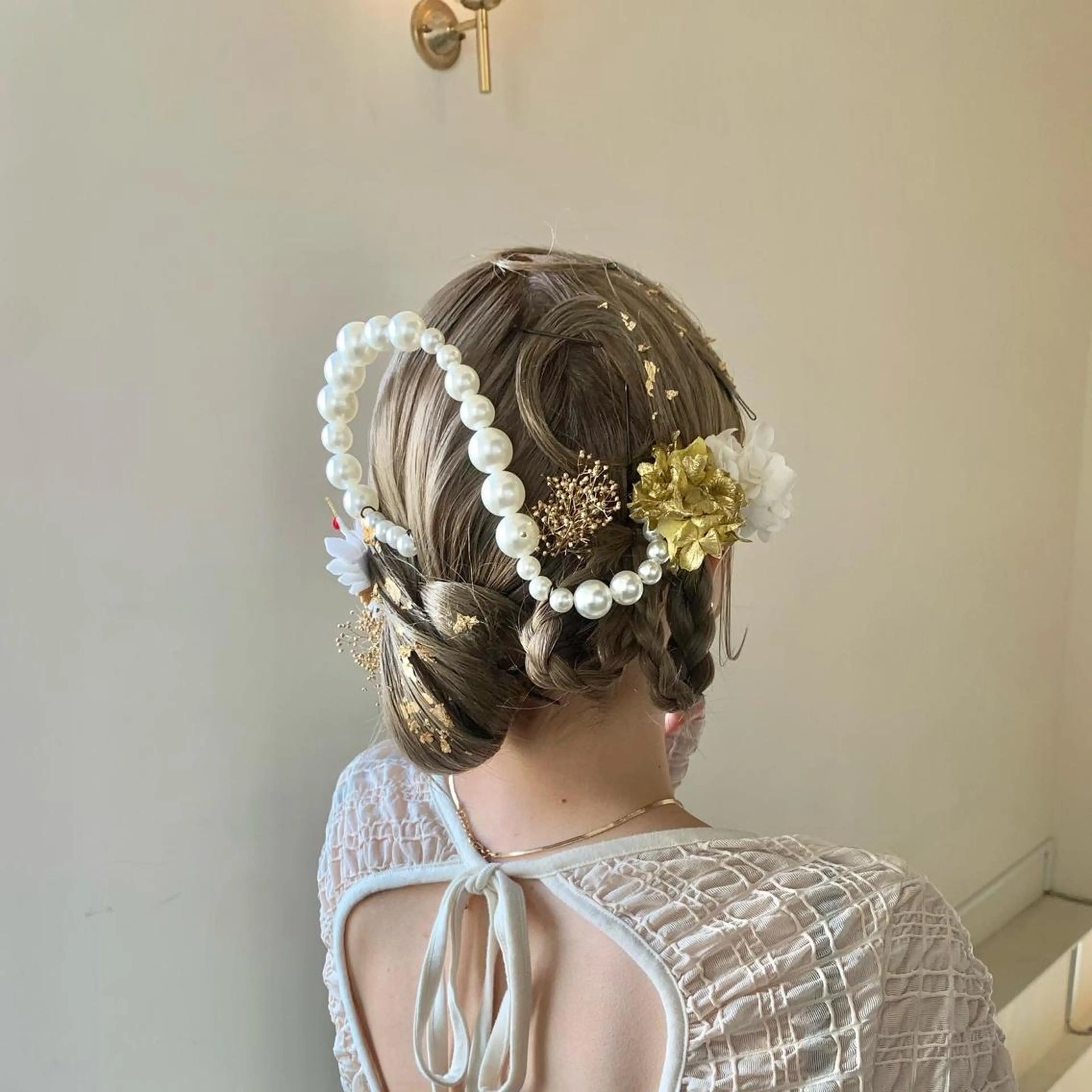 ミディアム カラー ヘアアレンジ 抜きっぱなしブロンド ブロンド ハイトーンカラー iena池袋所属・iena池袋 /ゆーこの眉毛・アイブロウイメージ