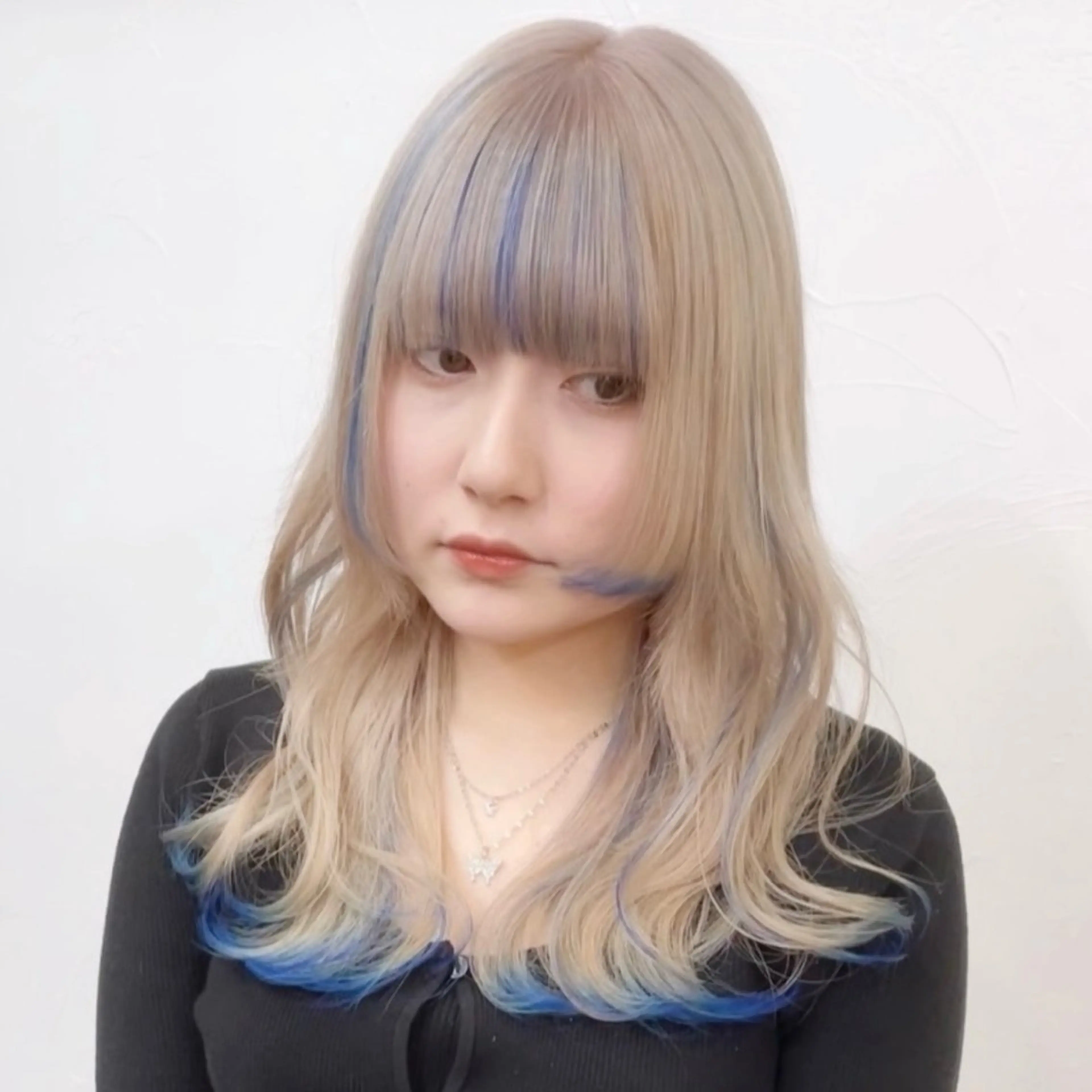 ロング カラー ベージュカラー ブリーチ ブルーカラー ケアブリーチ デザインカラー ヘアカラー トリートメント ハイトーン特化× 韓国風カット赤井龍斗のヘアスタイル