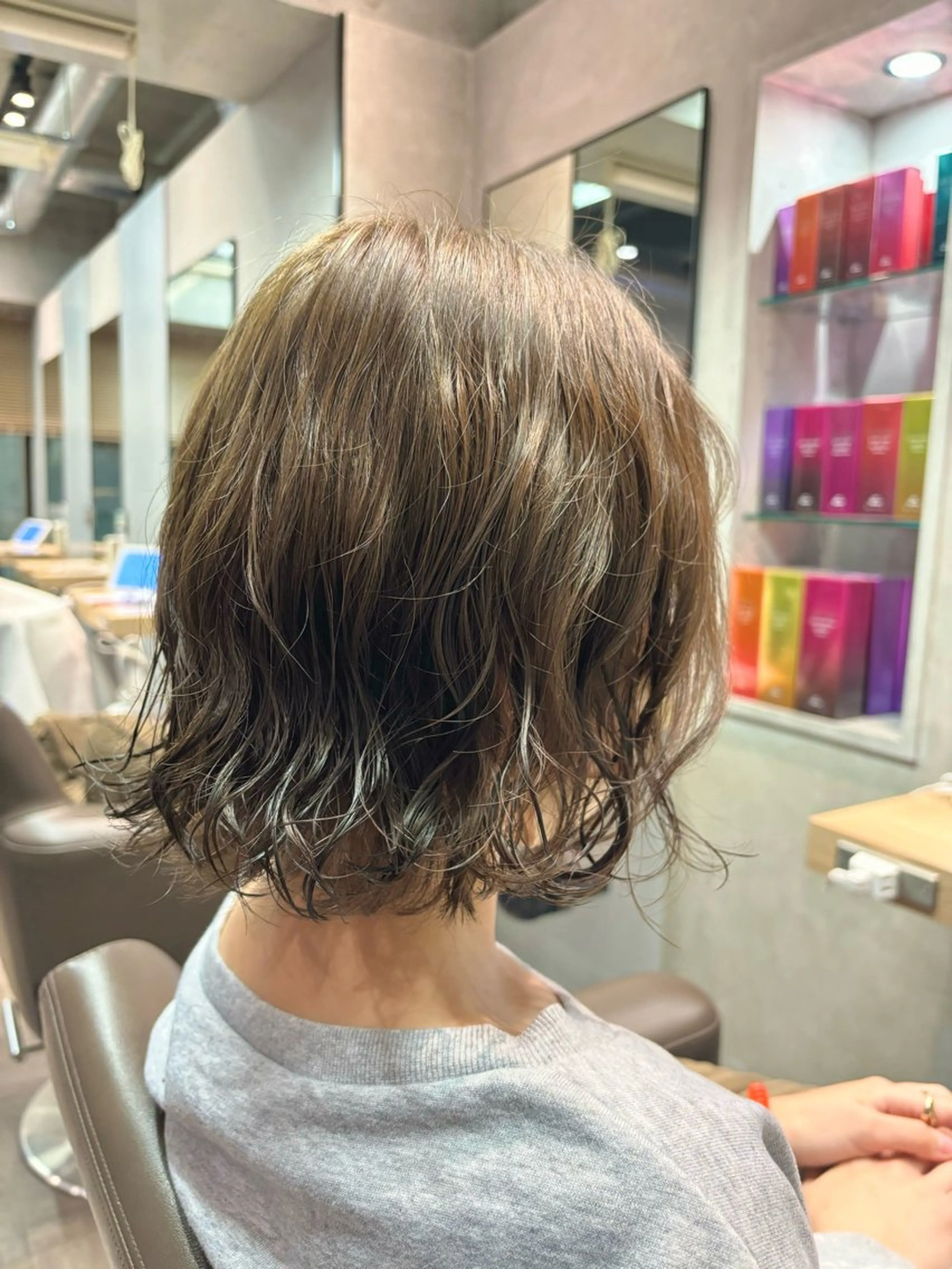 ミディアム カラー パーマ ヘアアレンジ ミディアムパーマ グレージュ オリーブグレージュ オリーブグレー カット ヘアカラー 🎀縮毛矯正.暗髪 .艶髪🩶ちひろのヘアスタイル