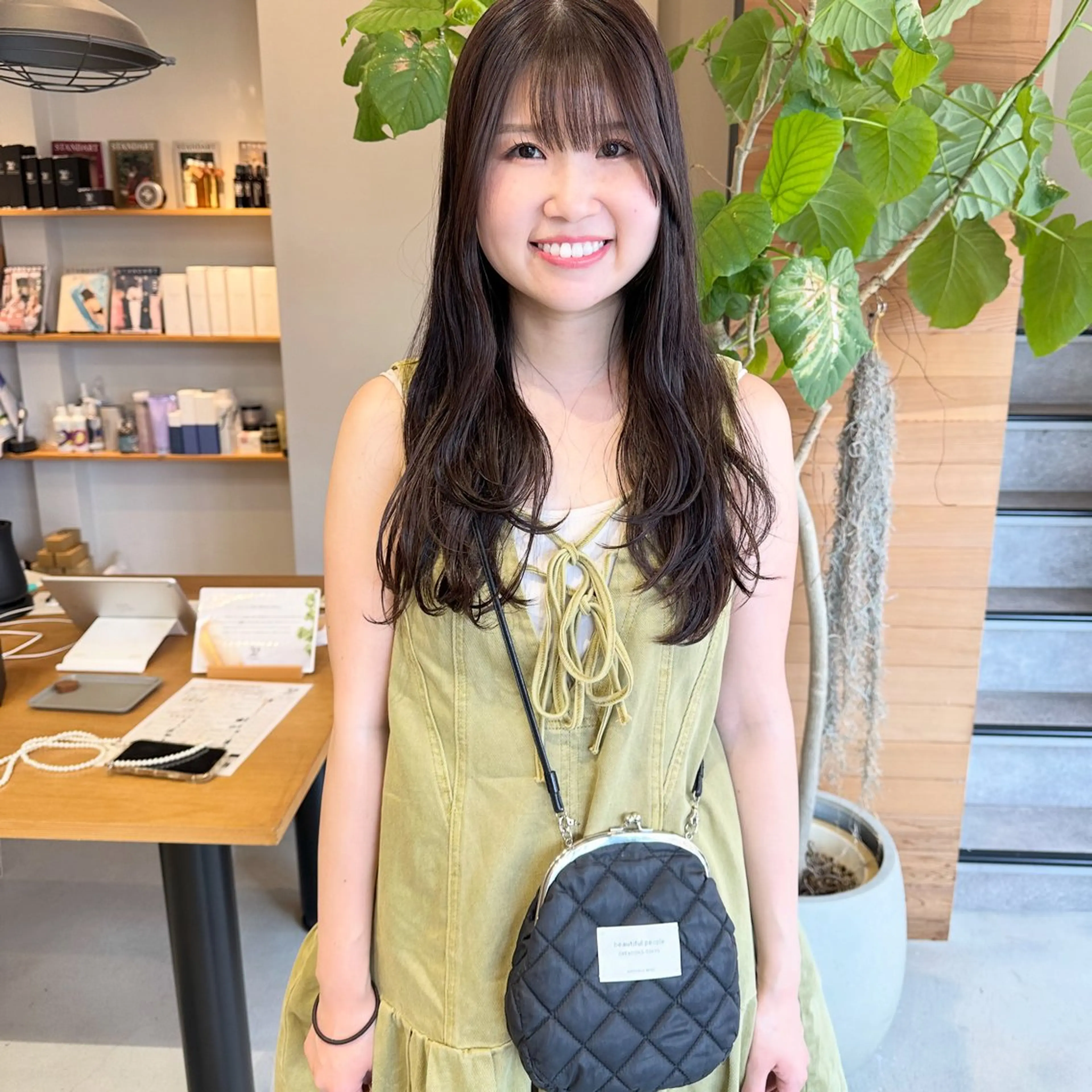 カット＋顔周りストレートの写真