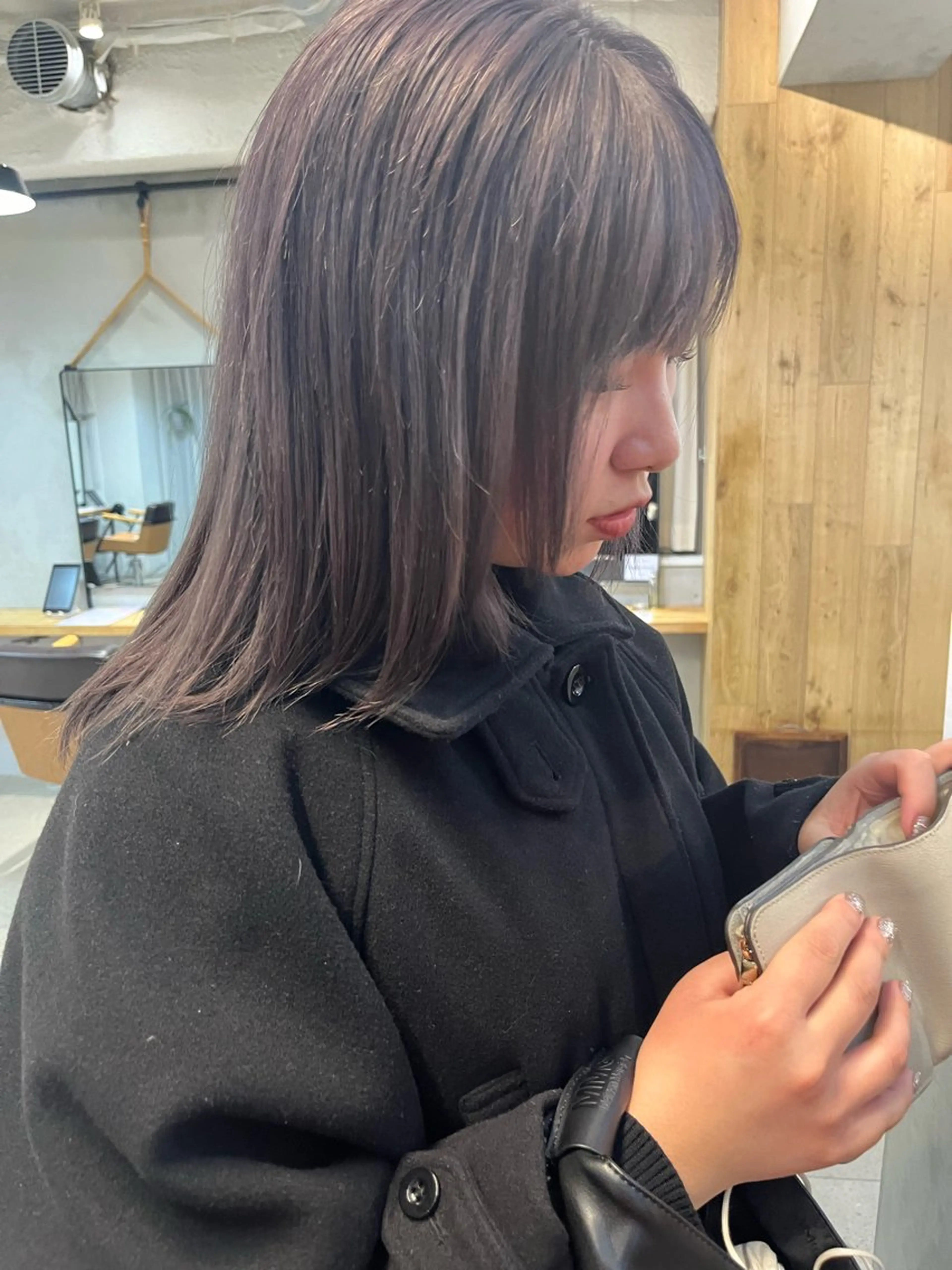 セミロング カラー ブリーチ グレージュ ラベンダーカラー スッと馴染むhair /ヨシダトモキのヘアスタイル