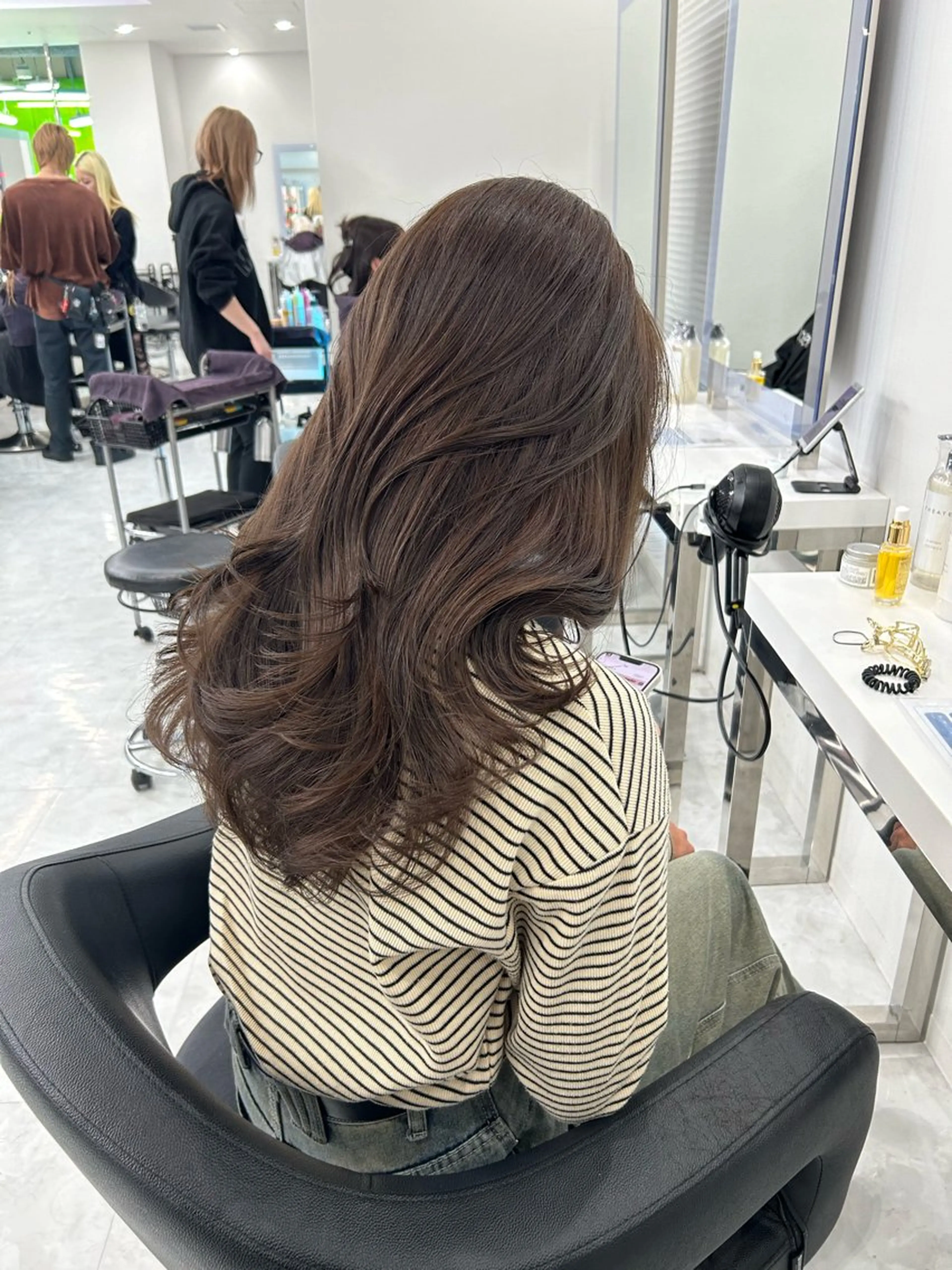 セミロング カラー カット 縮毛矯正 💖透け感ベージュ KOTA💖のヘアスタイル