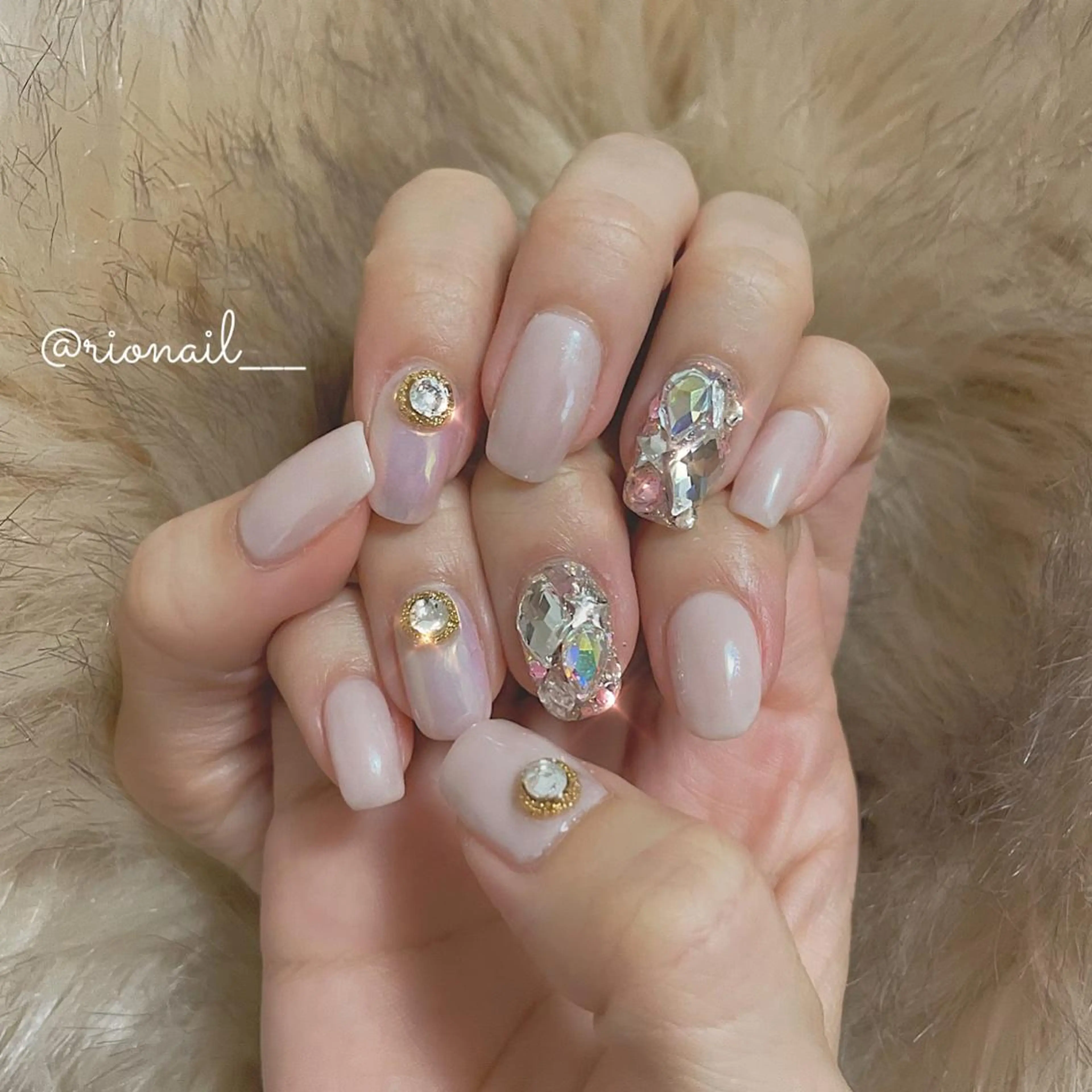ネイル アートネイル 𝘙𝘪𝘰𝘯𝘢 ...🕯🤍のネイルデザイン