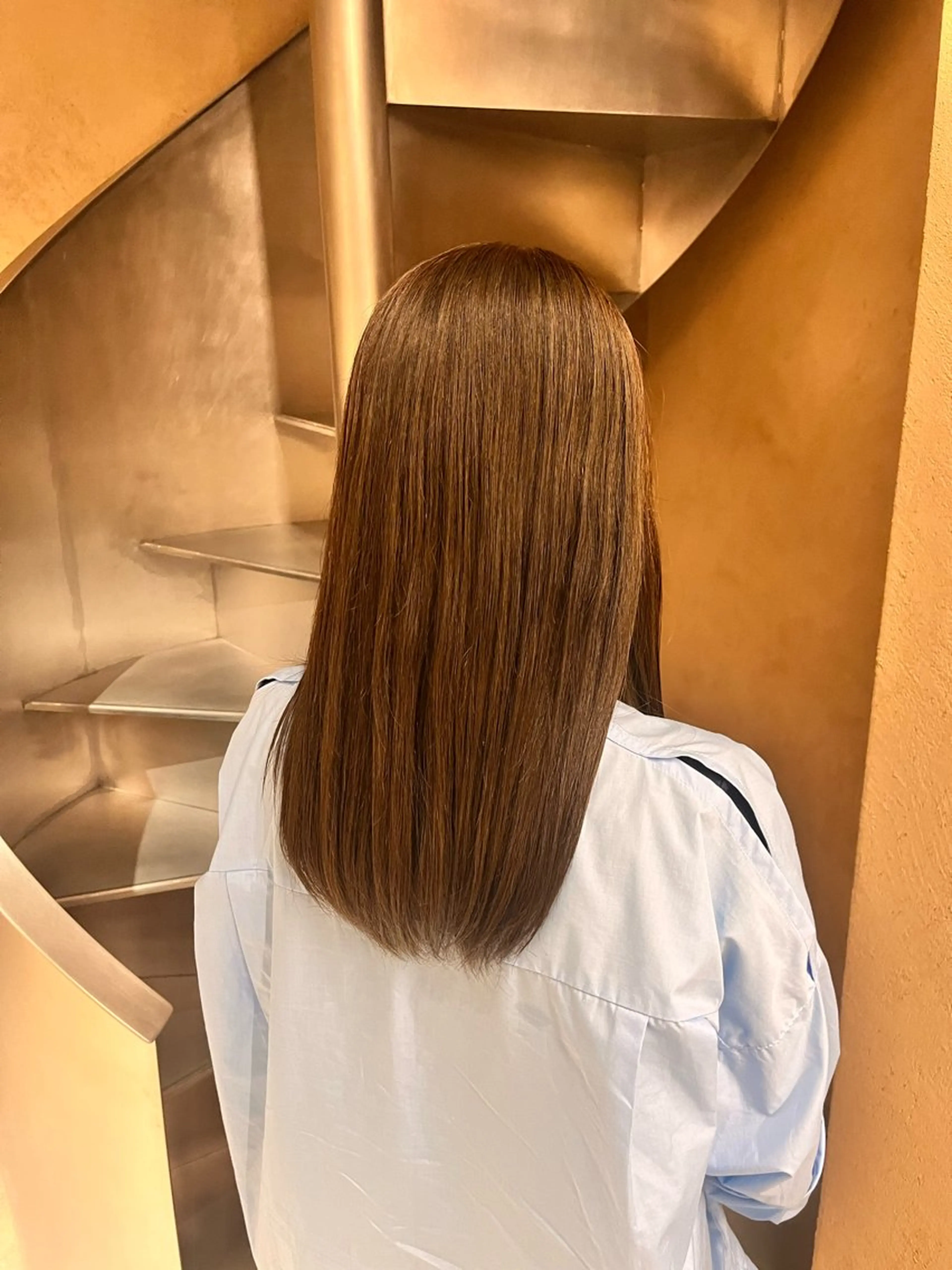 ミディアム カラー meirin <yeni-イェニ>のヘアスタイル