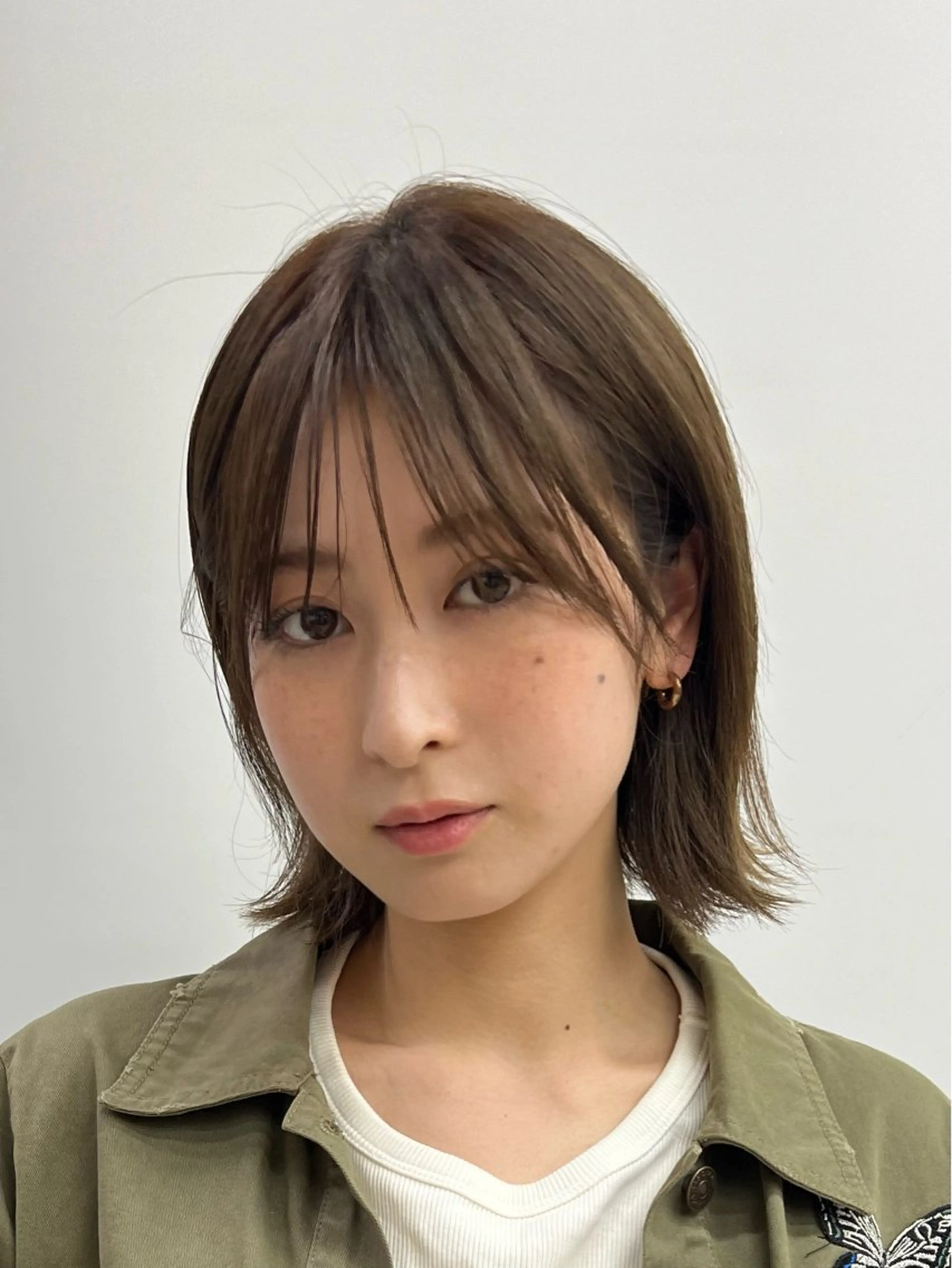 カラー mee.所属・ボブ、レイヤー /ベージュ/あづきのヘアスタイル