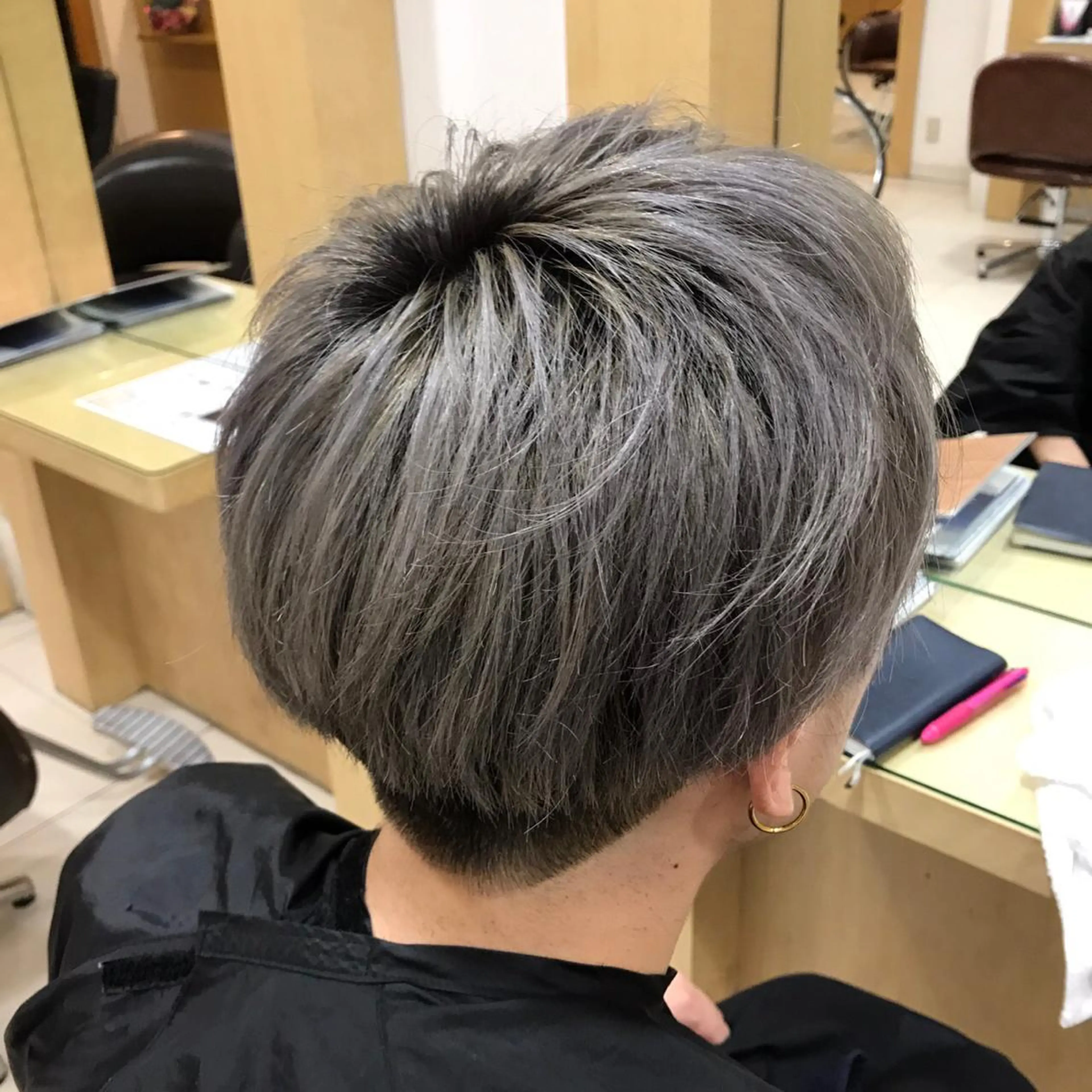 ショート カラー ブリーチ シルバー haconeco【ハコネコ】所属・小川 舜人のヘアスタイル