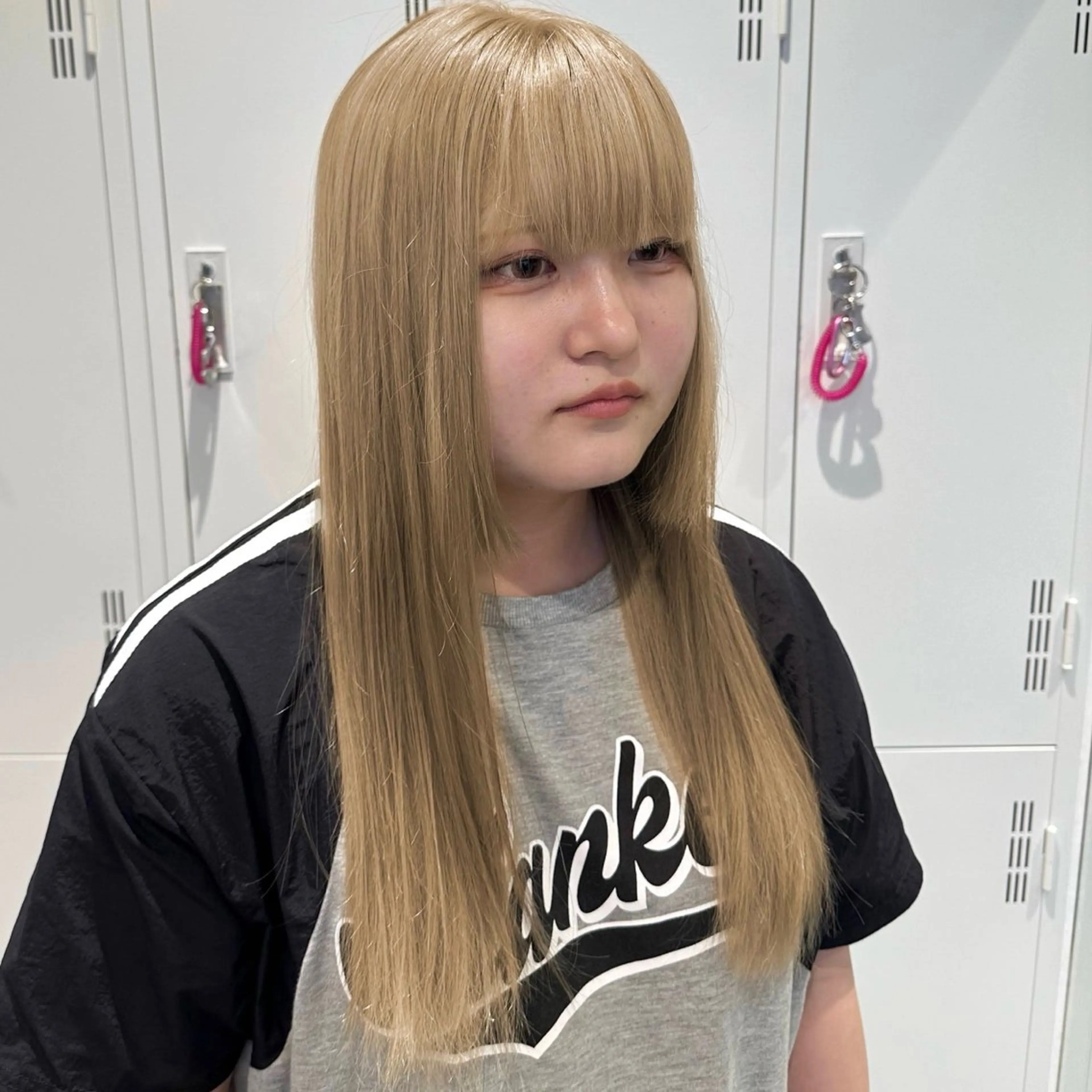 セミロング カラー ベージュカラー ブリーチ ケアブリーチ ダブルカラー ミルクティーベージュ ヘアカラー ミサキ￤暖色￤ブ リーチ￤カラーリストのヘアスタイル