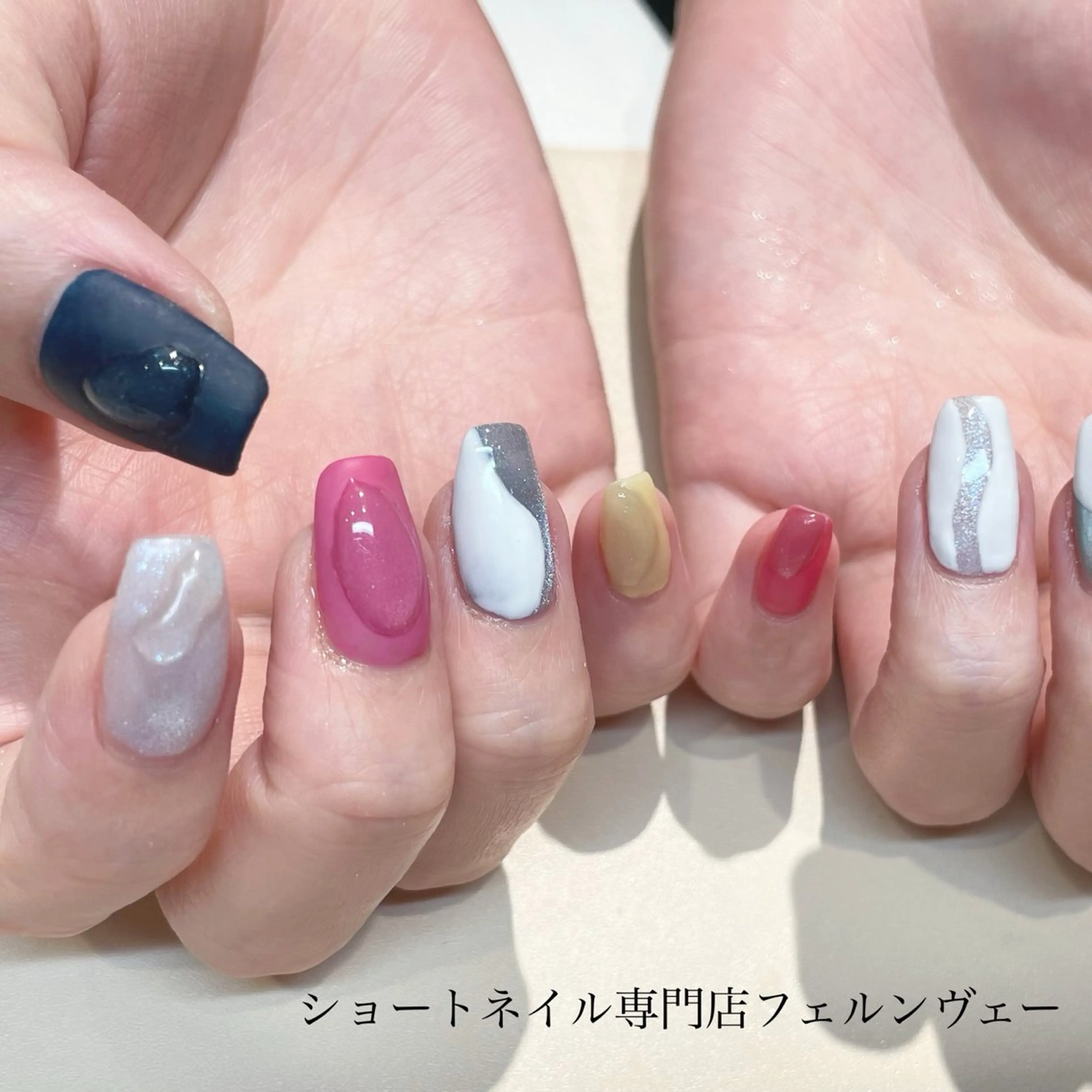 ネイル マグネットネイル 持ち込み ぷっくりネイル ショートネイル専門店フェルンヴェー所属・ショートネイル専門店 フェルンヴェーのネイルデザイン