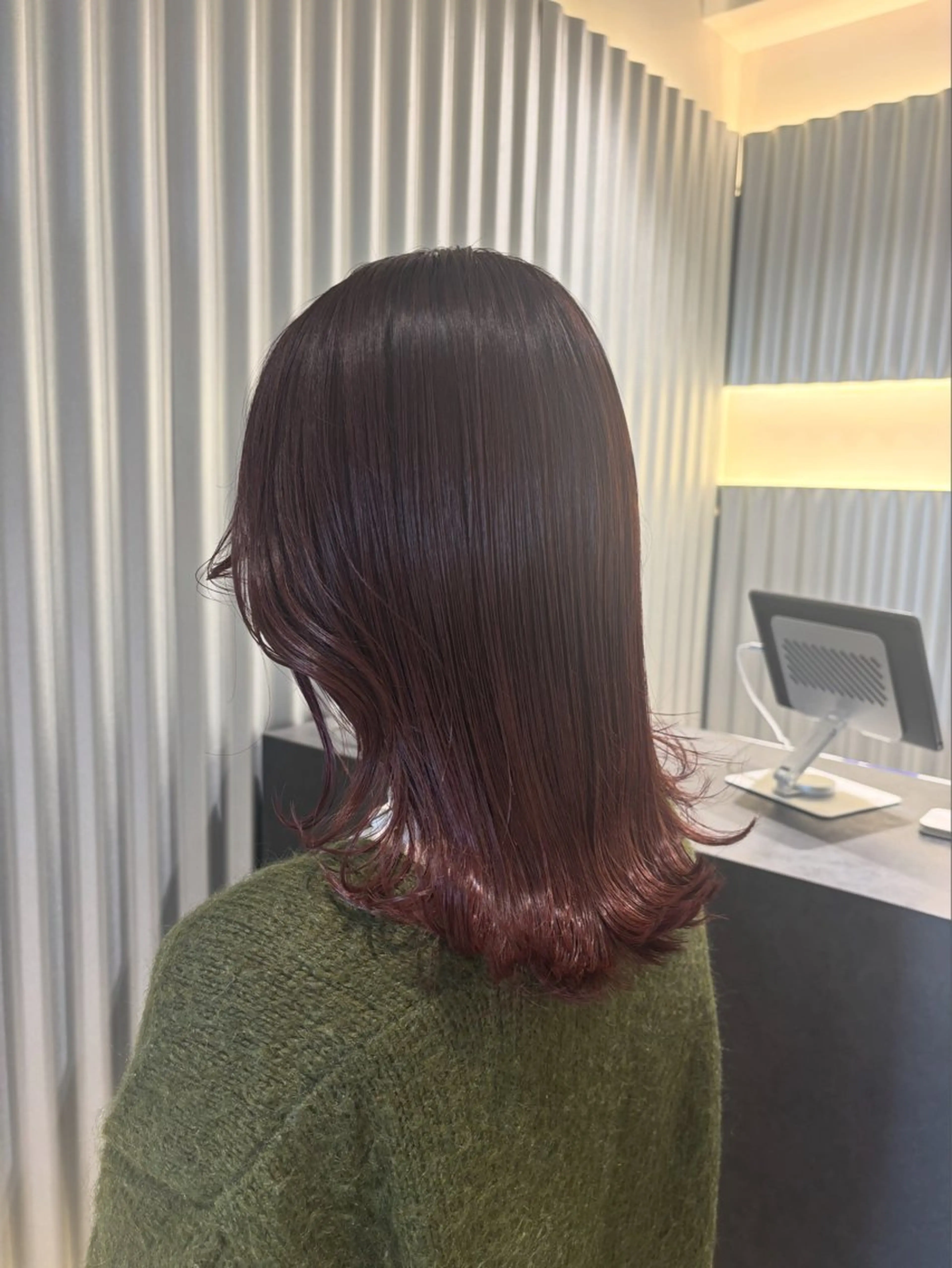 ミディアム カラー パーマ ヘアアレンジ ボルドーカラー ピンクカラー カット ヘアカラー トリートメント ヘッドスパ ヘアセット 押切 響 のヘアスタイル