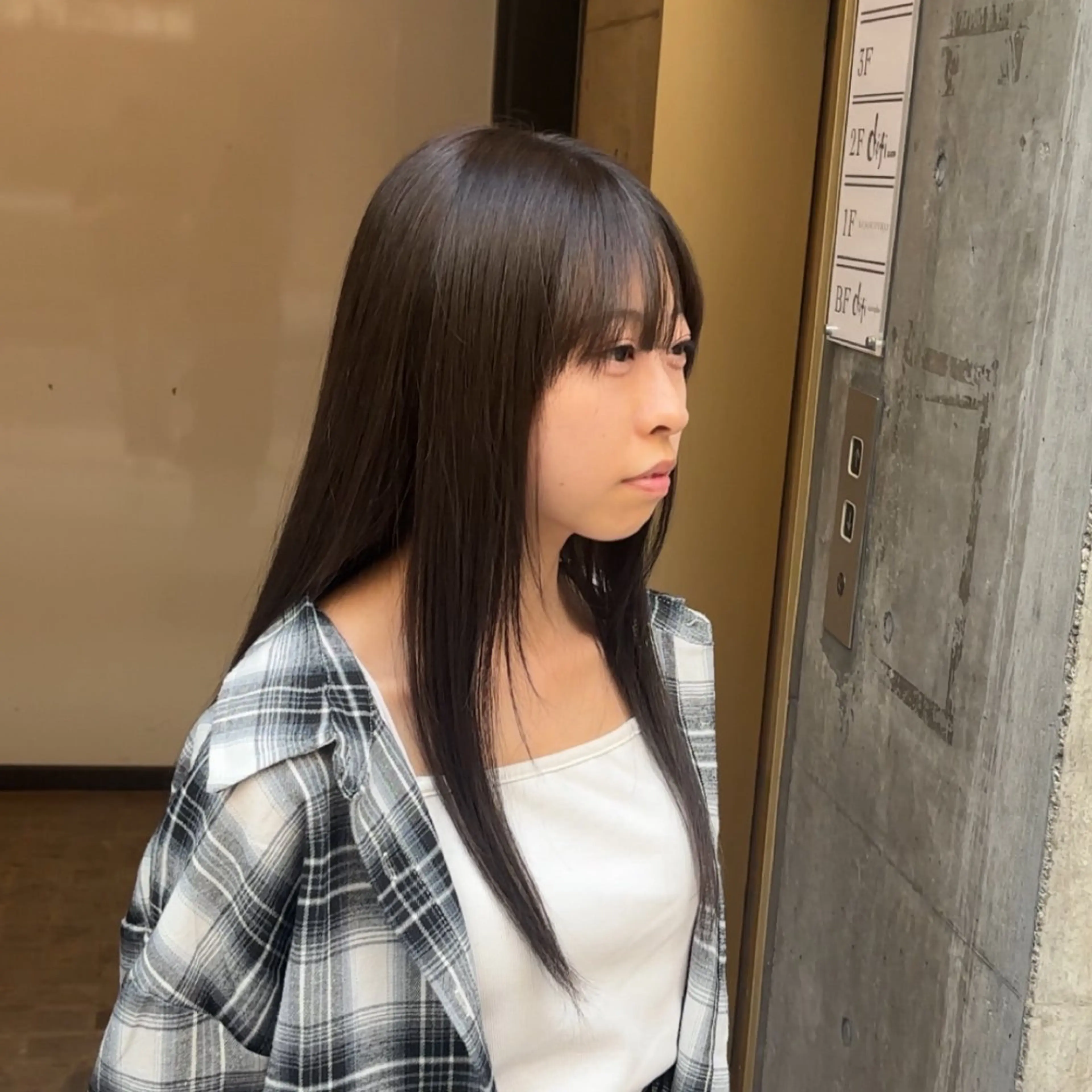 セミロング カラー グレージュ シアーグレージュ メンズケアパーマ✨️ ケアブリーチカラーのヘアスタイル