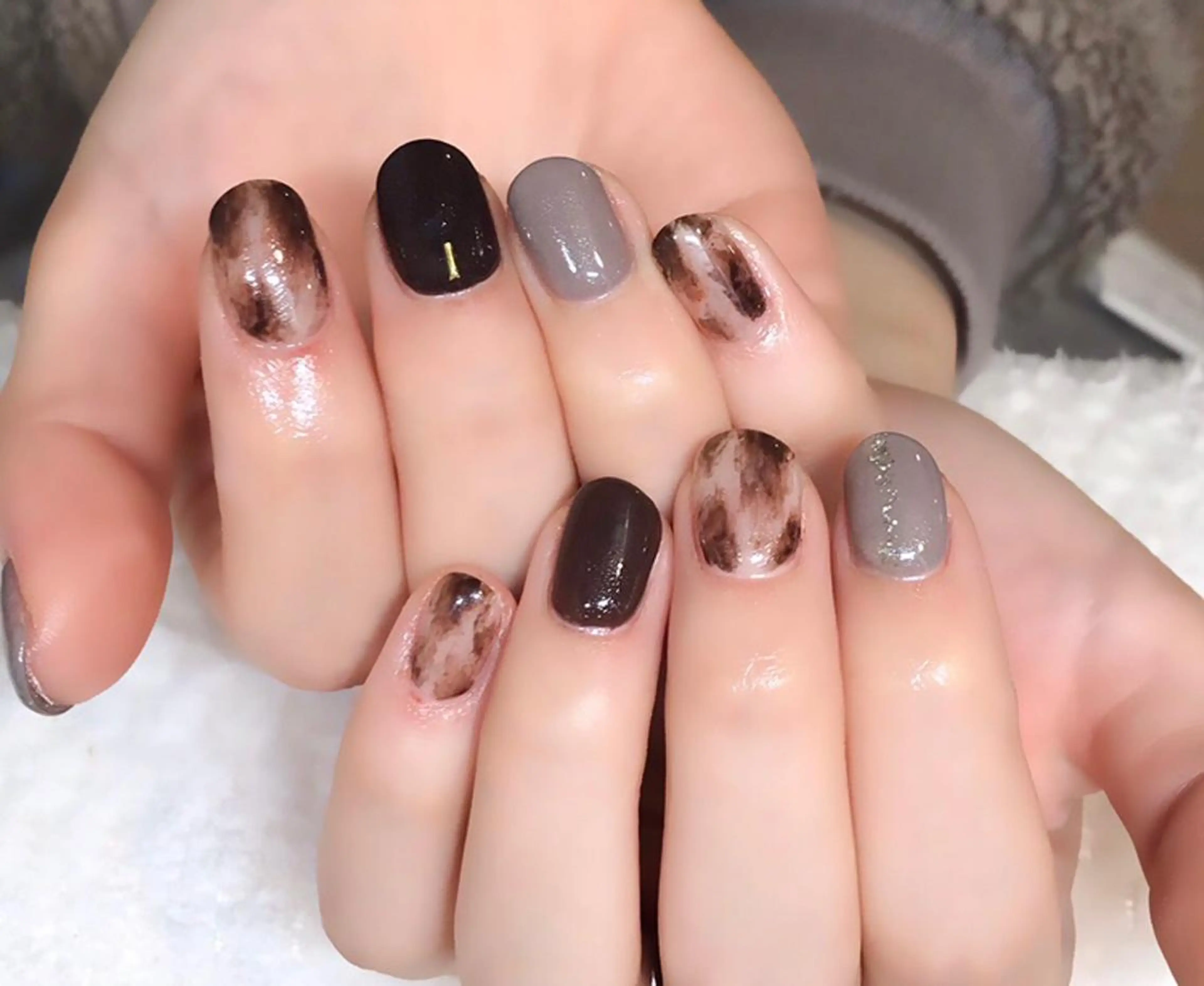 ネイル べっ甲ネイル ジェルネイル ニュアンスネイル オフィスネイル シンプルネイル Nyanco Nailのネイルデザイン