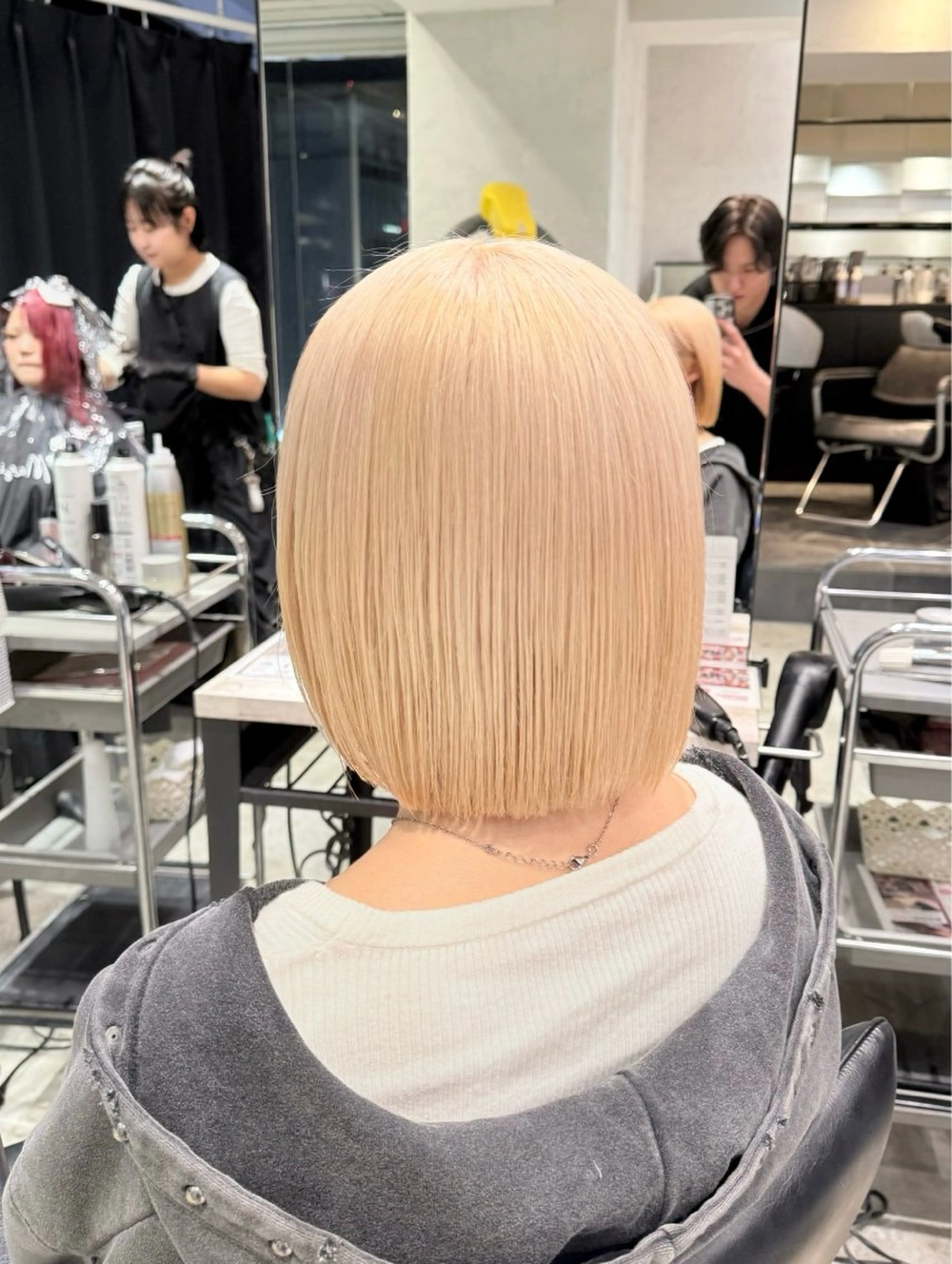 ミディアム カラー ヘアカラー トリートメント 🩵艶ハイトーン ブリーチ🩵ユウゴのヘアスタイル