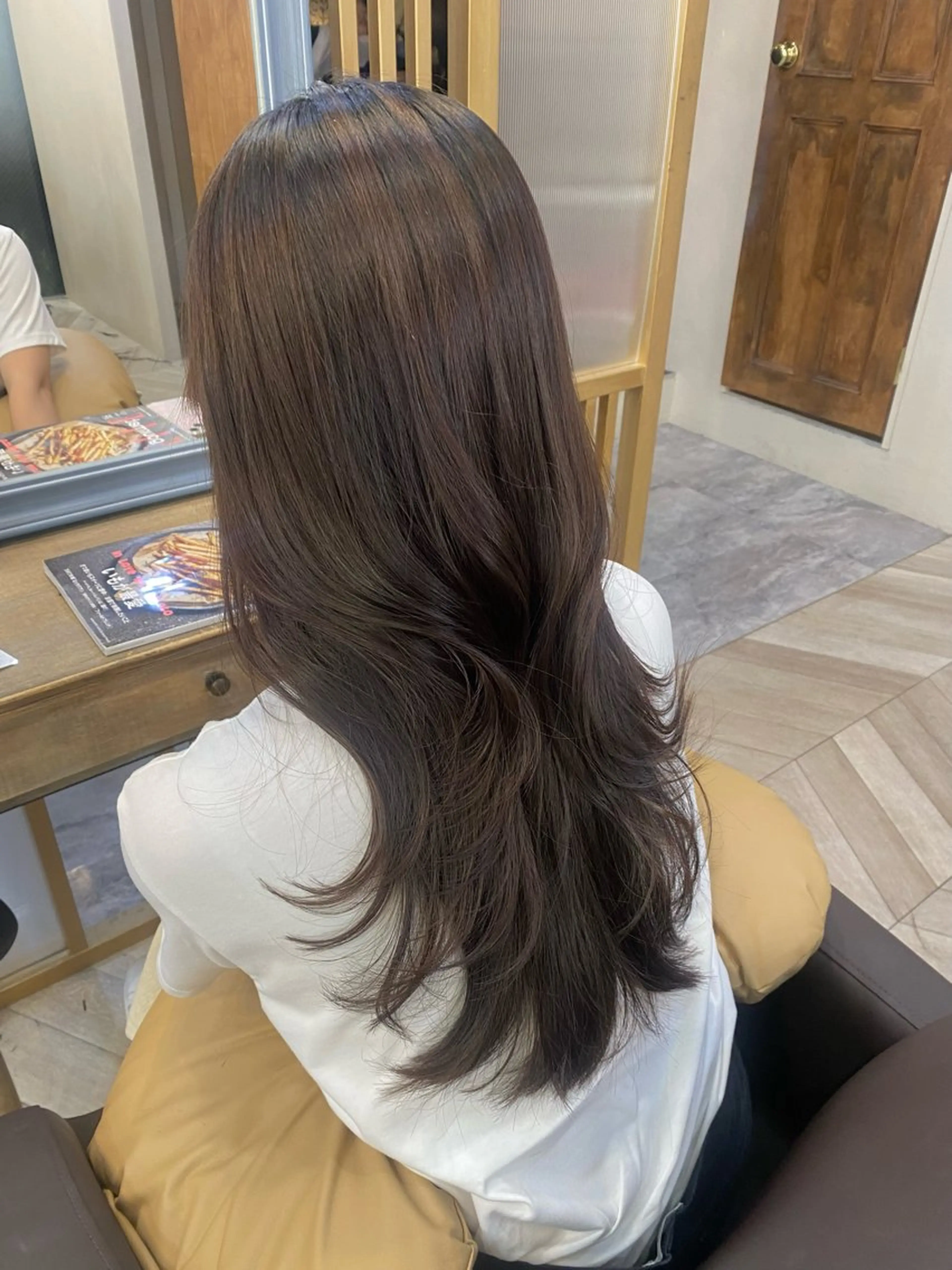 ロング ロングレイヤー レイヤーカット ロング カット ヘアカラー トリートメント ヤスザトアヤノ ／レイヤー／オリーブのヘアスタイル