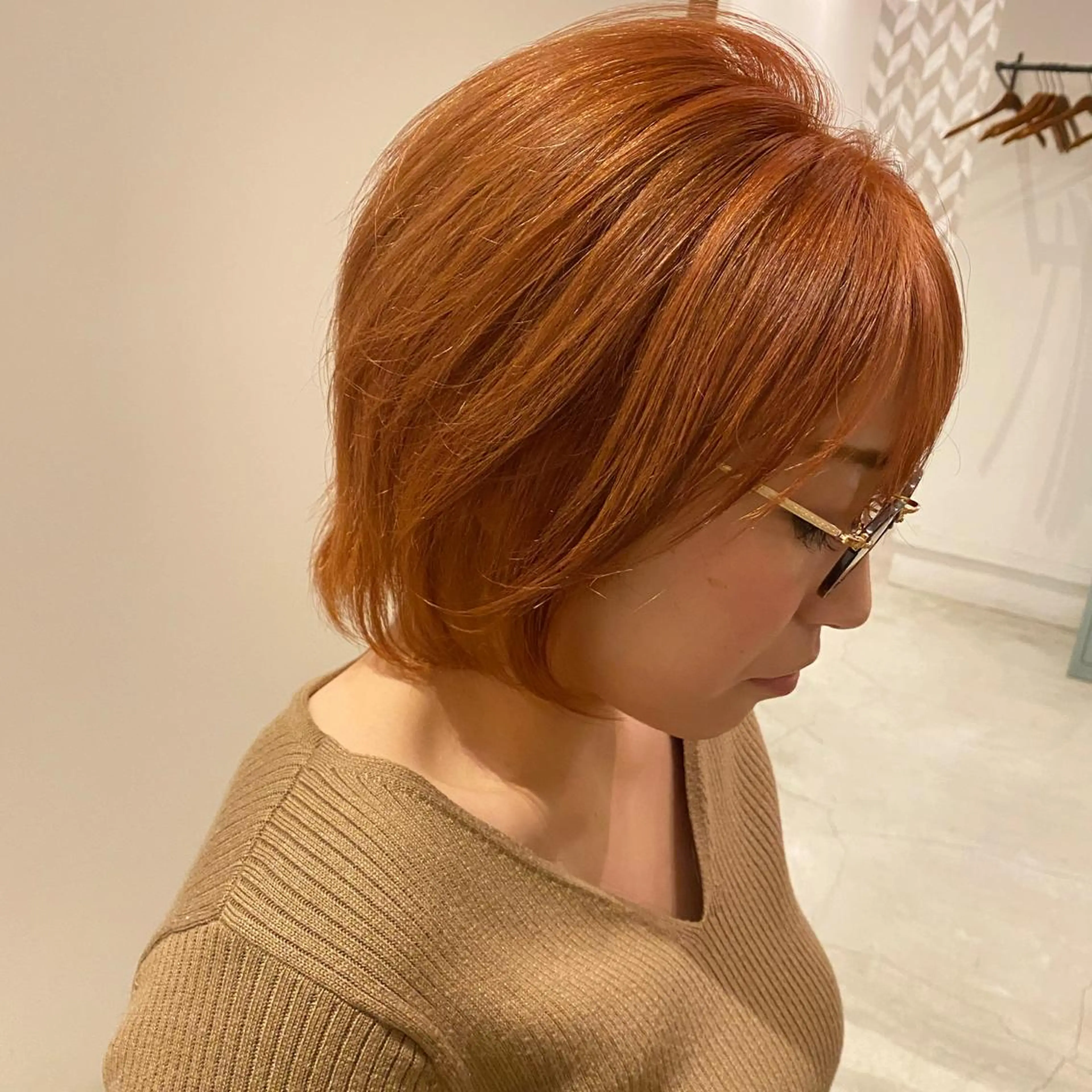 ショート カラー ベージュカラー ブリーチ オレンジ オレンジベージュ ヘアカラー 入江 志穂のヘアスタイル