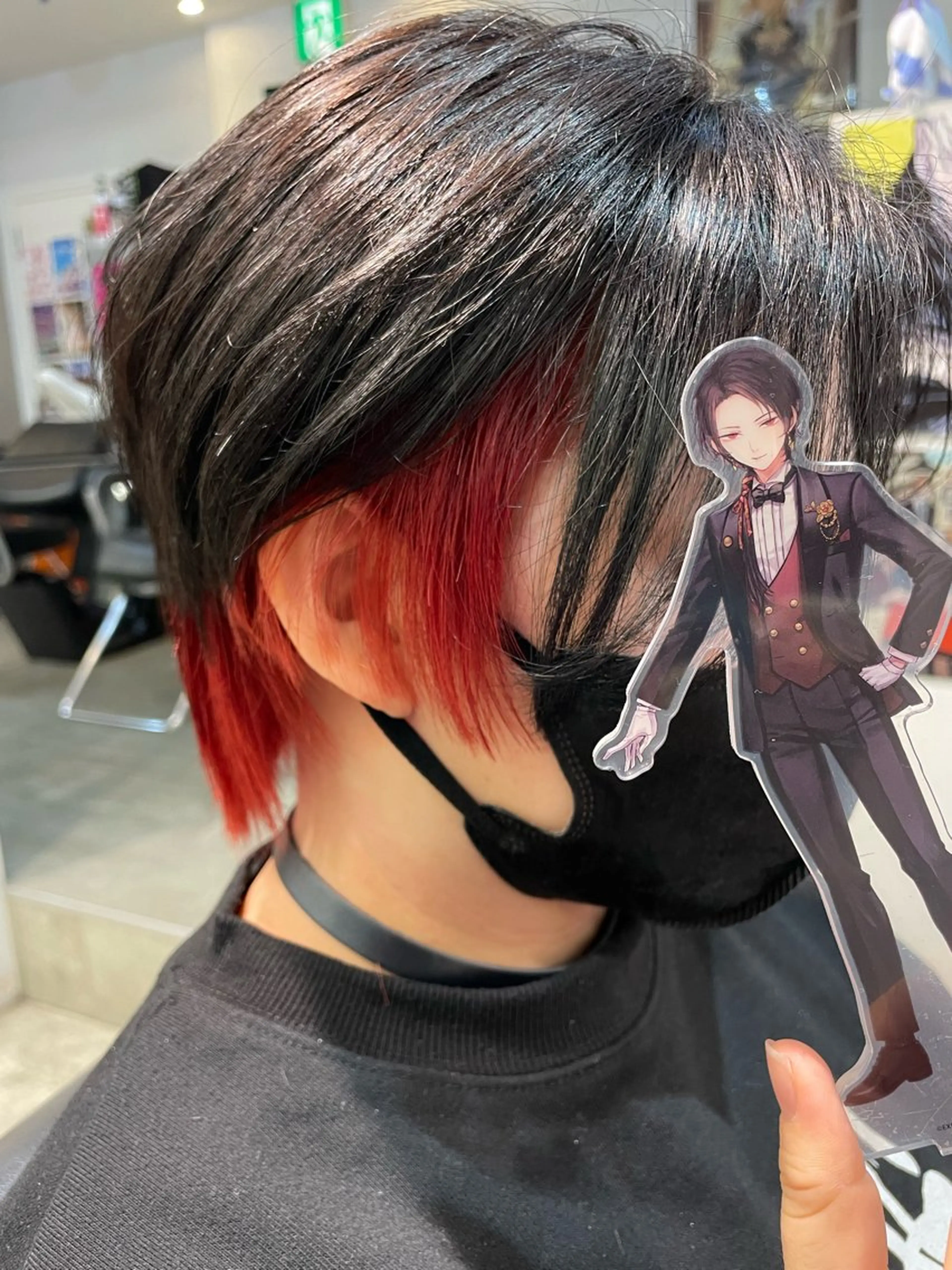 セミロング カラー インナーカラー レッドカラー ヘアカラー インナーカラー/推し ウルフ/アニメカラーのヘアスタイル