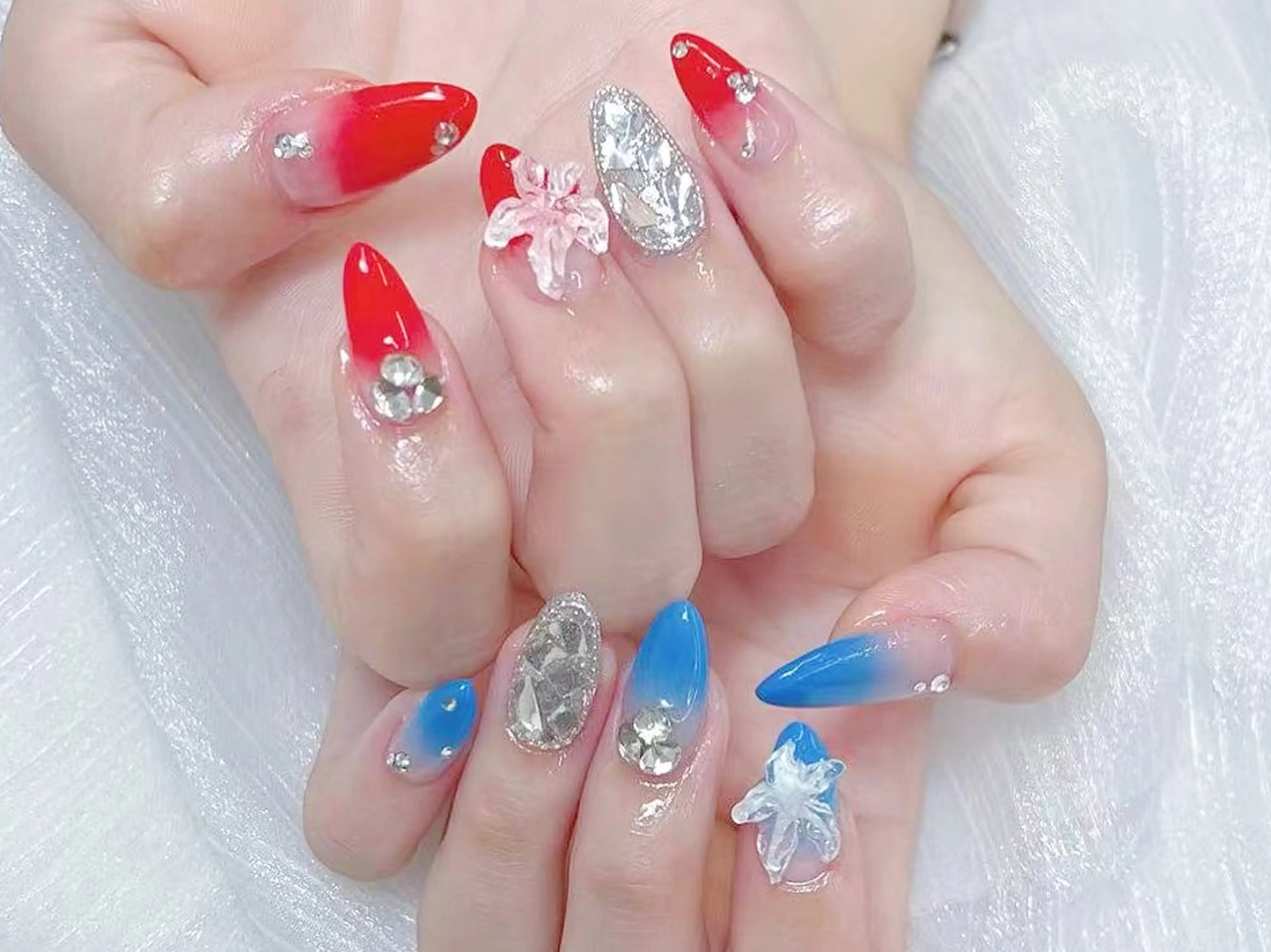 ネイル オーロラネイル フレンチネイル グラデーション 韓国ネイル マグネットネイル ハンドネイル NOA NAILのネイルデザイン