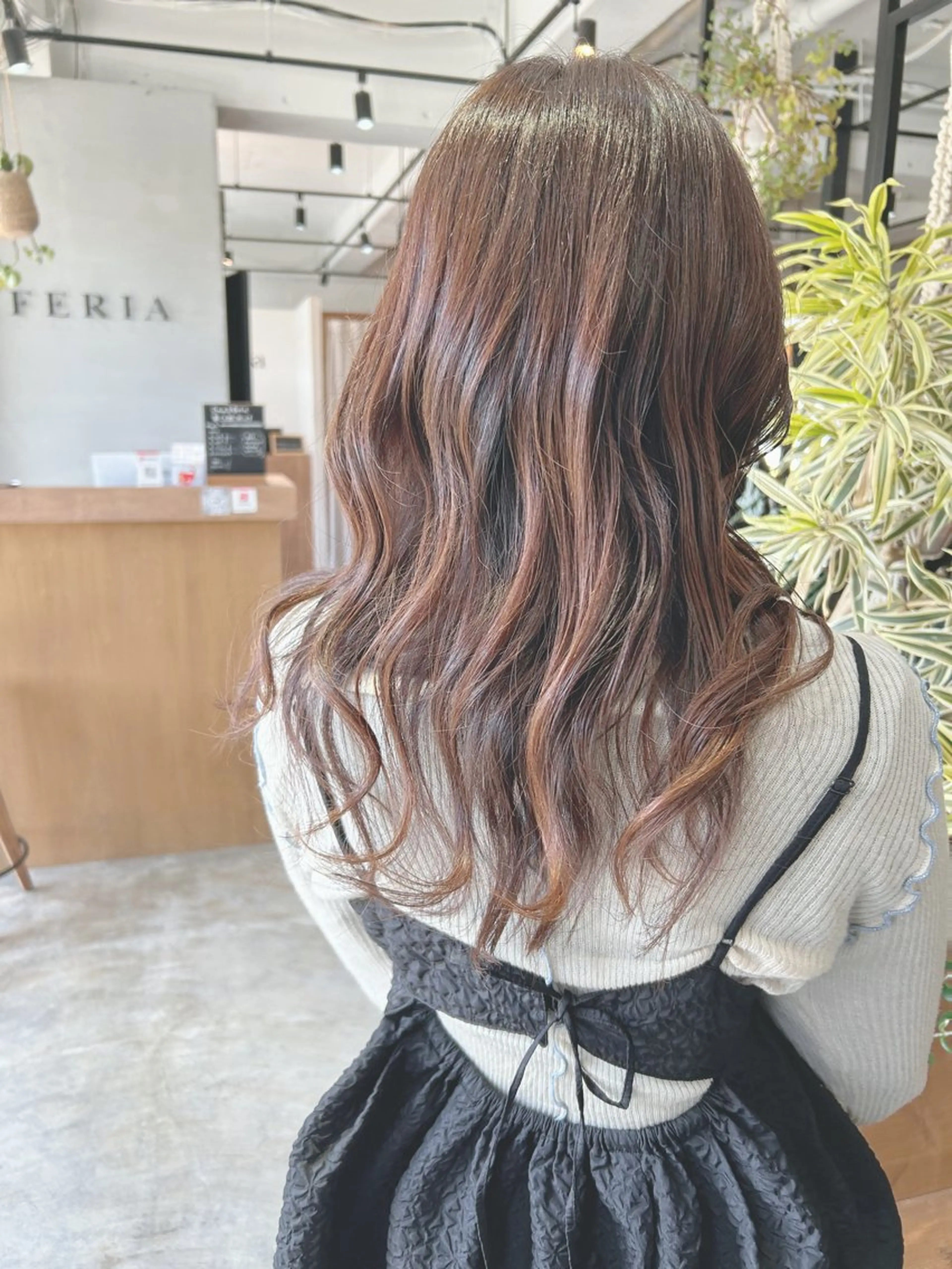 セミロング ヘアカラー FERIA桃山台🍑 𝕄𝕖𝕘𝕦のヘアスタイル