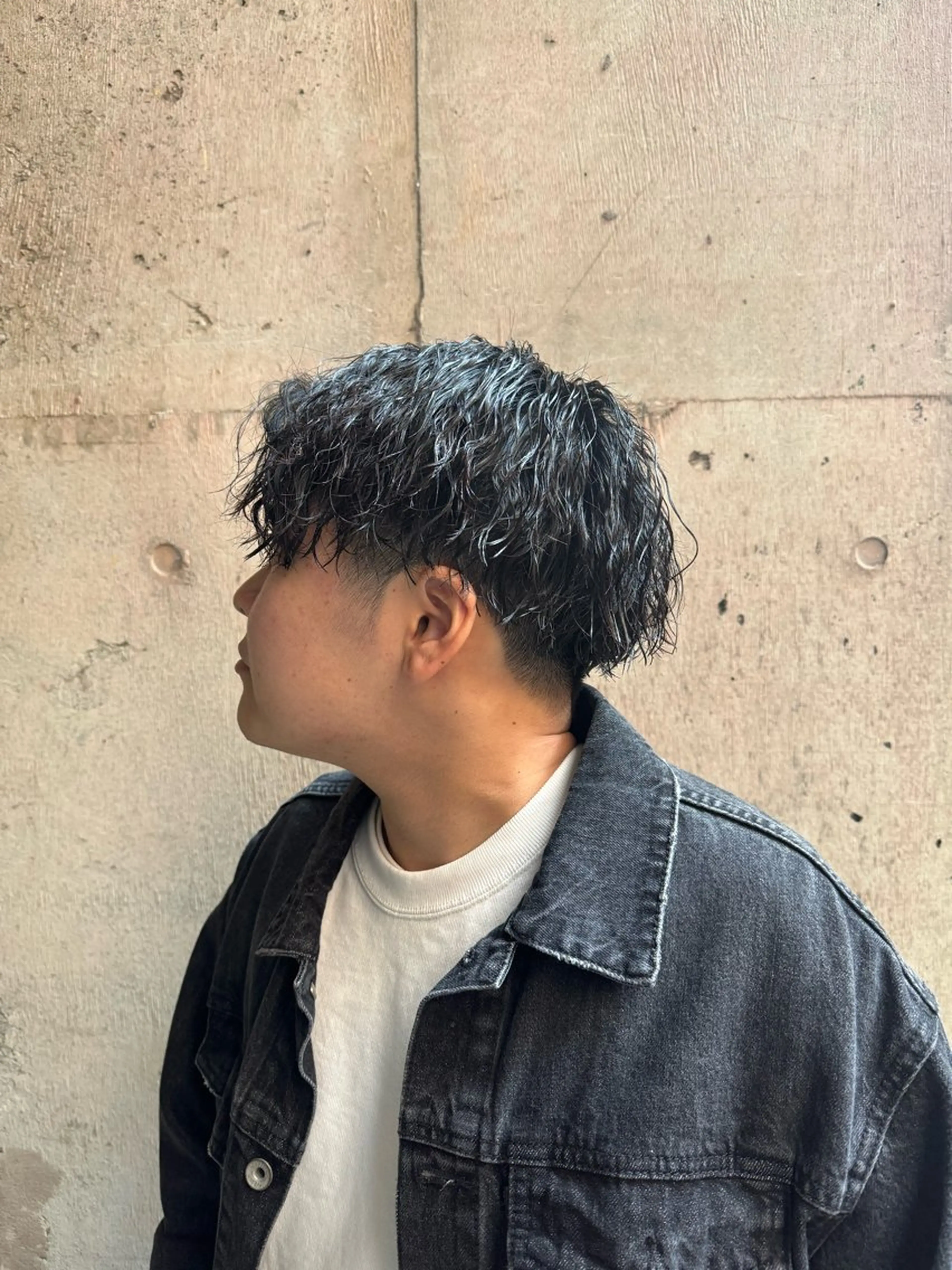 ショート パーマ メンズ センターパート カット パーマ スキンフェード/パー マ/須田陸斗のヘアスタイル