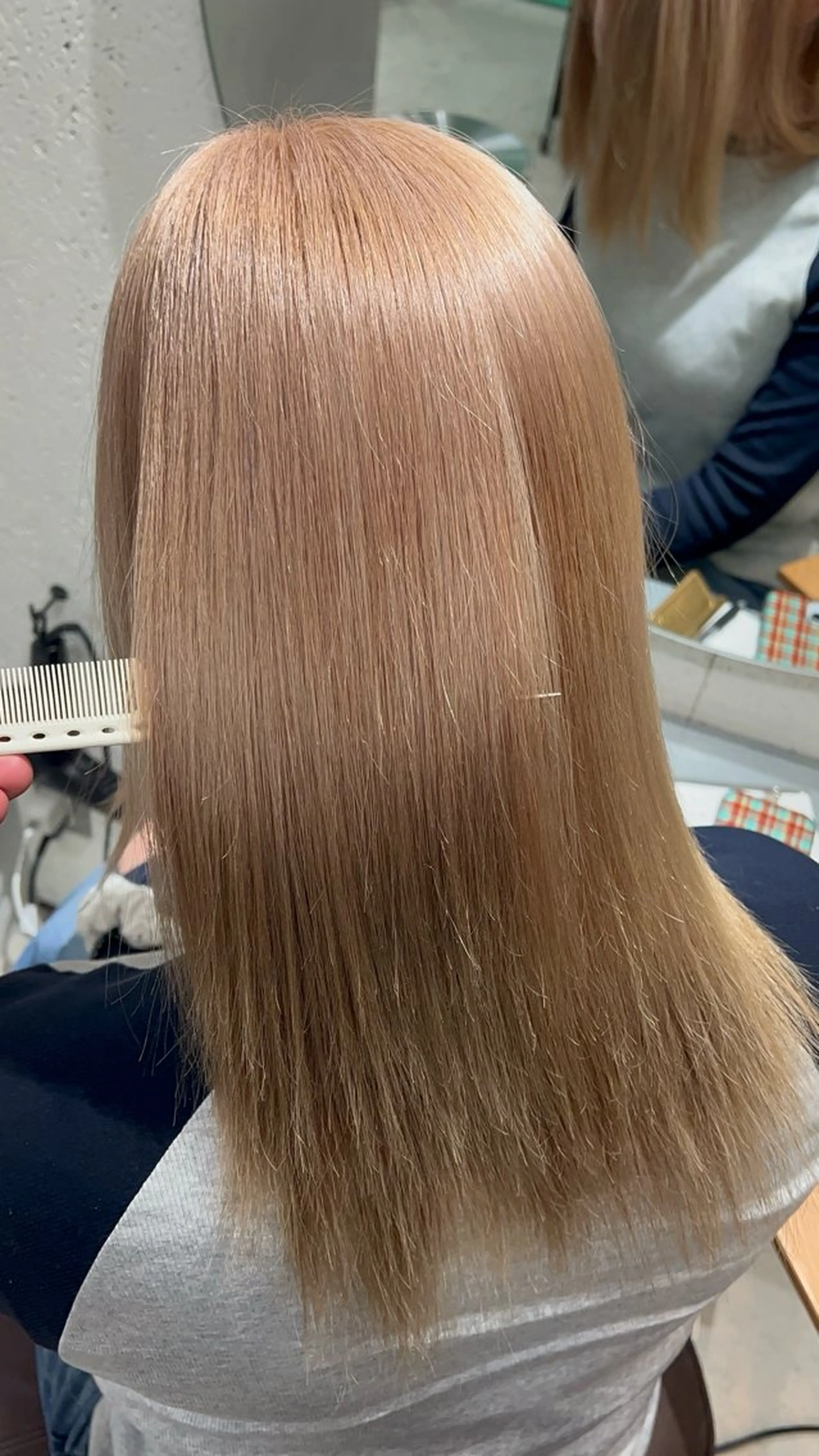 セミロング カラー ヘアアレンジ ヘアカラー 近藤 乃紀のヘアスタイル