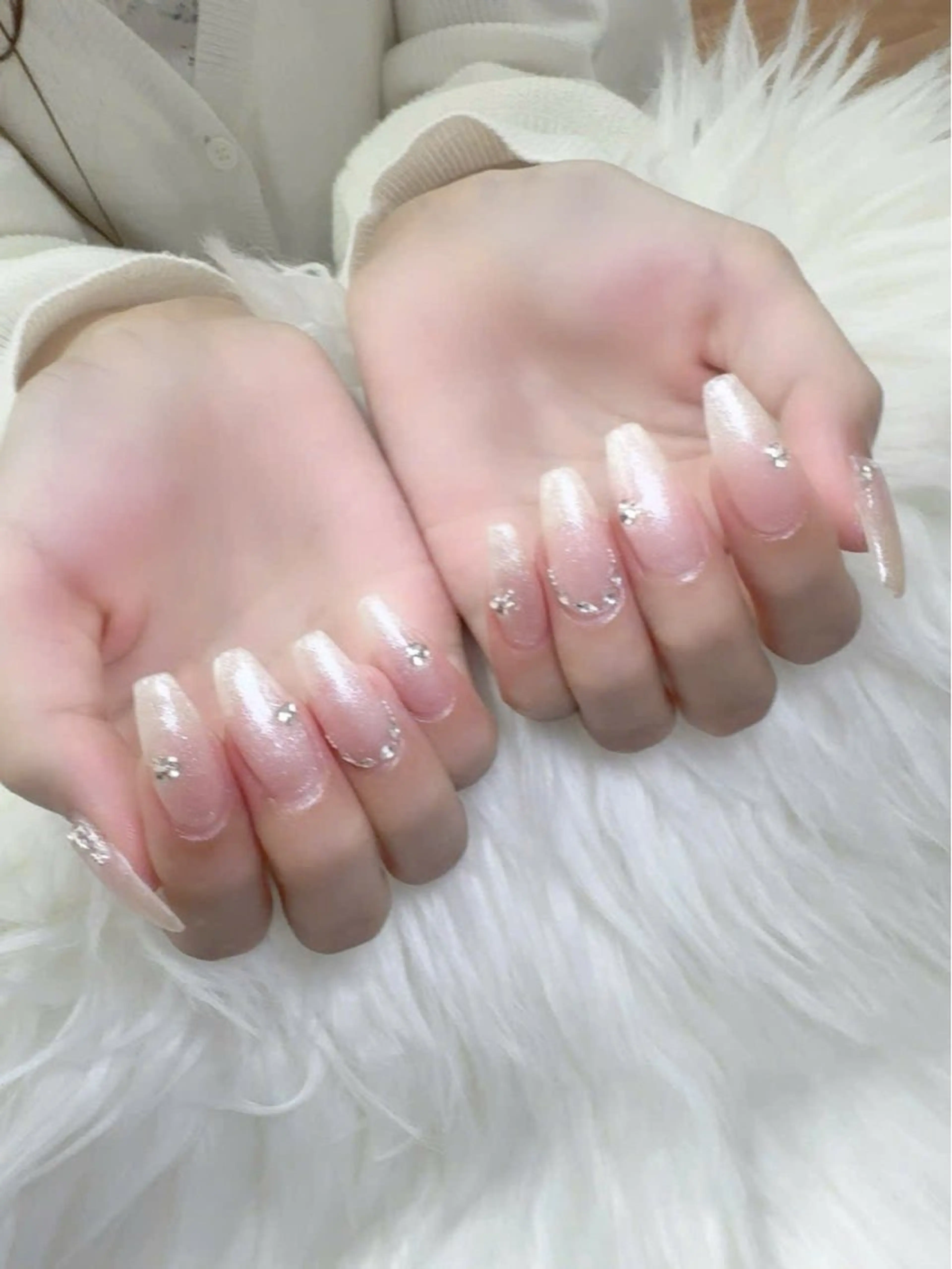 ネイル フレンチネイル グラデーション キラキラネイル 韓国ネイル マグネットネイル ハンドネイル ハンドケア Hara Nail 【パラジェル使用】のネイルデザイン
