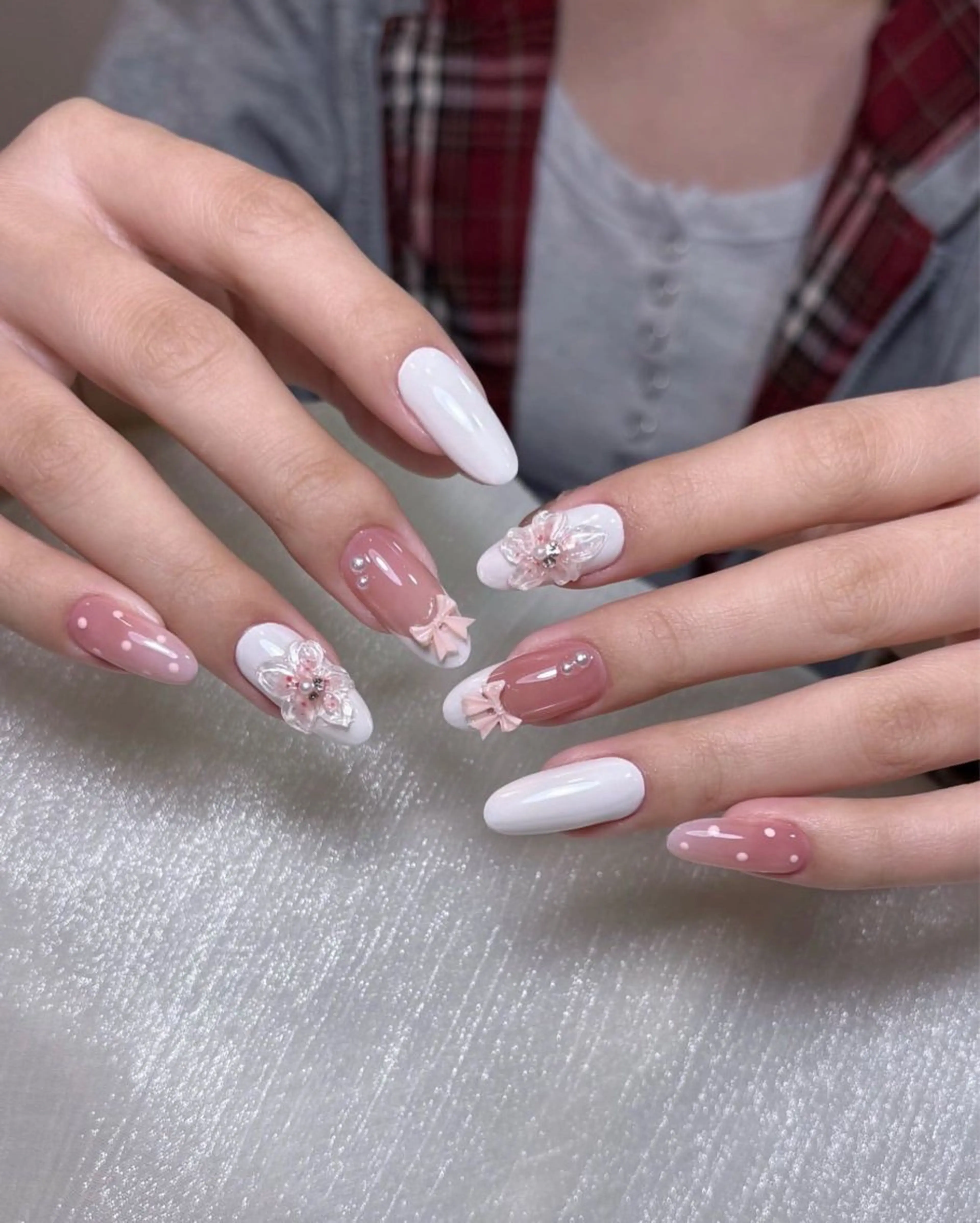 ネイル アートネイル キラキラネイル オフィスネイル シンプルネイル ホワイト ハンドネイル ハンドケア ぱん ちゃんのネイルデザイン