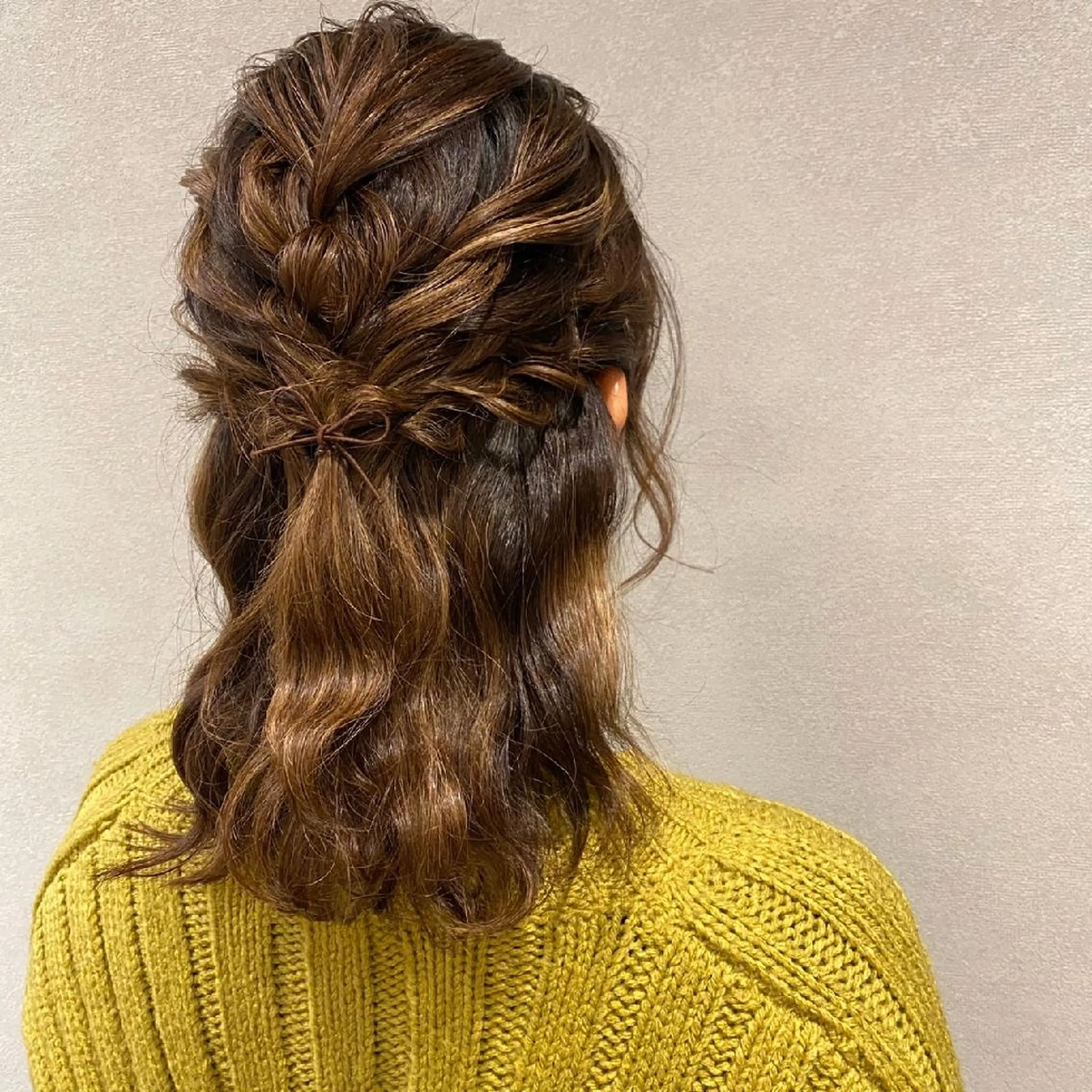 ミディアム ヘアアレンジ ハーフアップ PRIVATE SALON EYES所属・EYES リアのマツエク・マツパデザイン