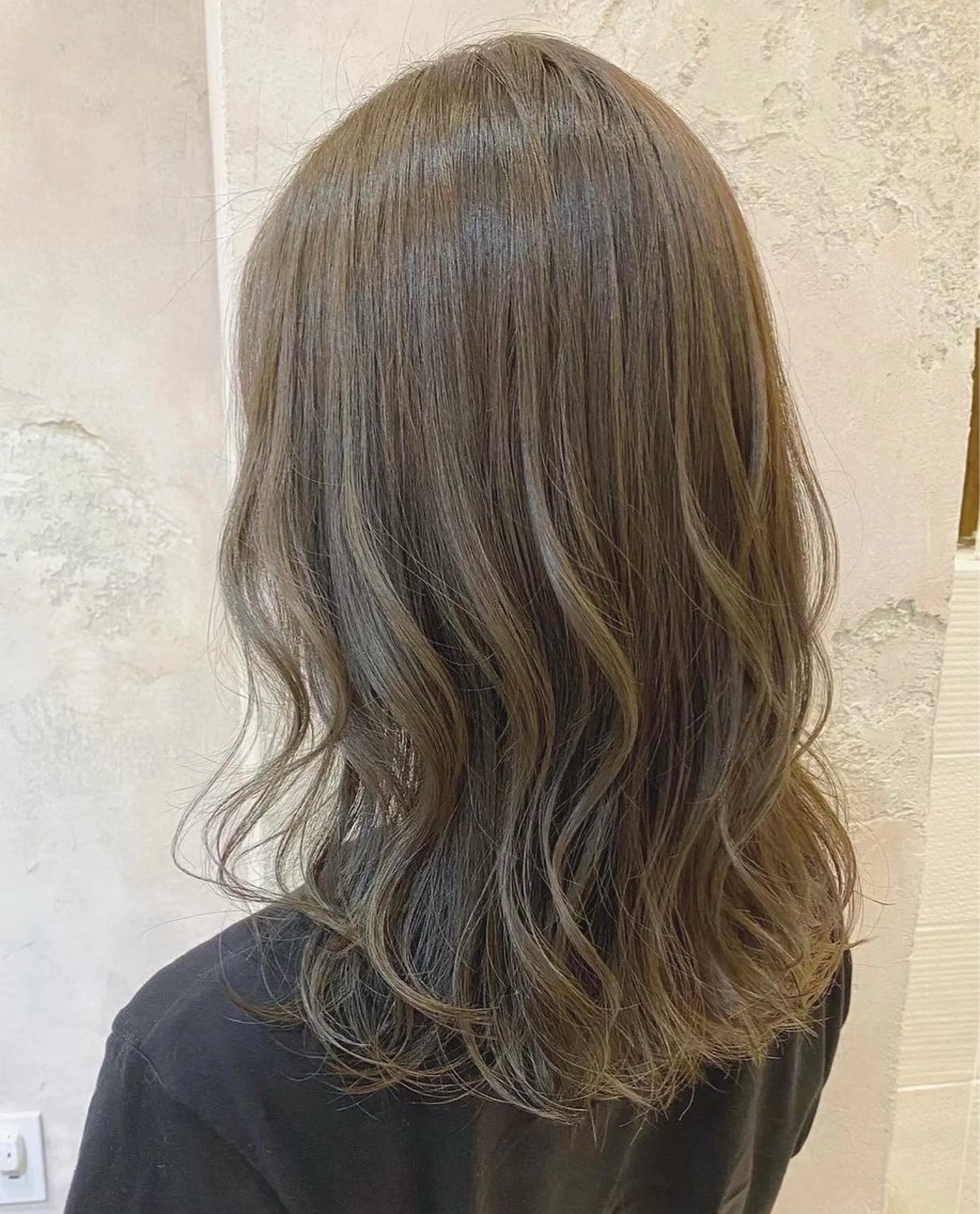 セミロング Lond  bla-ma所属・ブリーチなしカラー／ 今井春汰のヘアスタイル