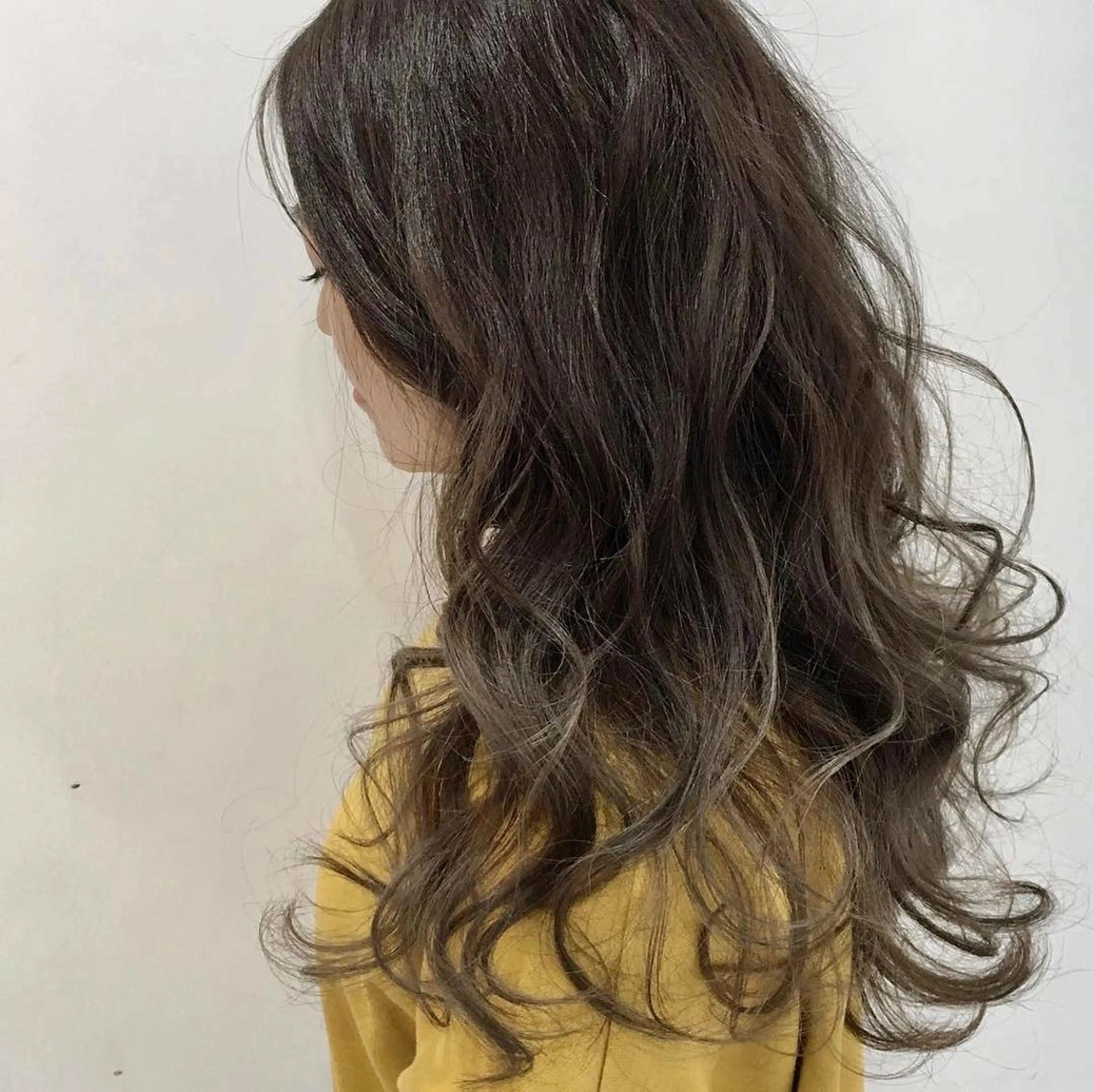 ミディアム カラー アッシュ ベージュカラー ハイライトカラー ハイライト Remore所属・中塚 義人のヘアスタイル