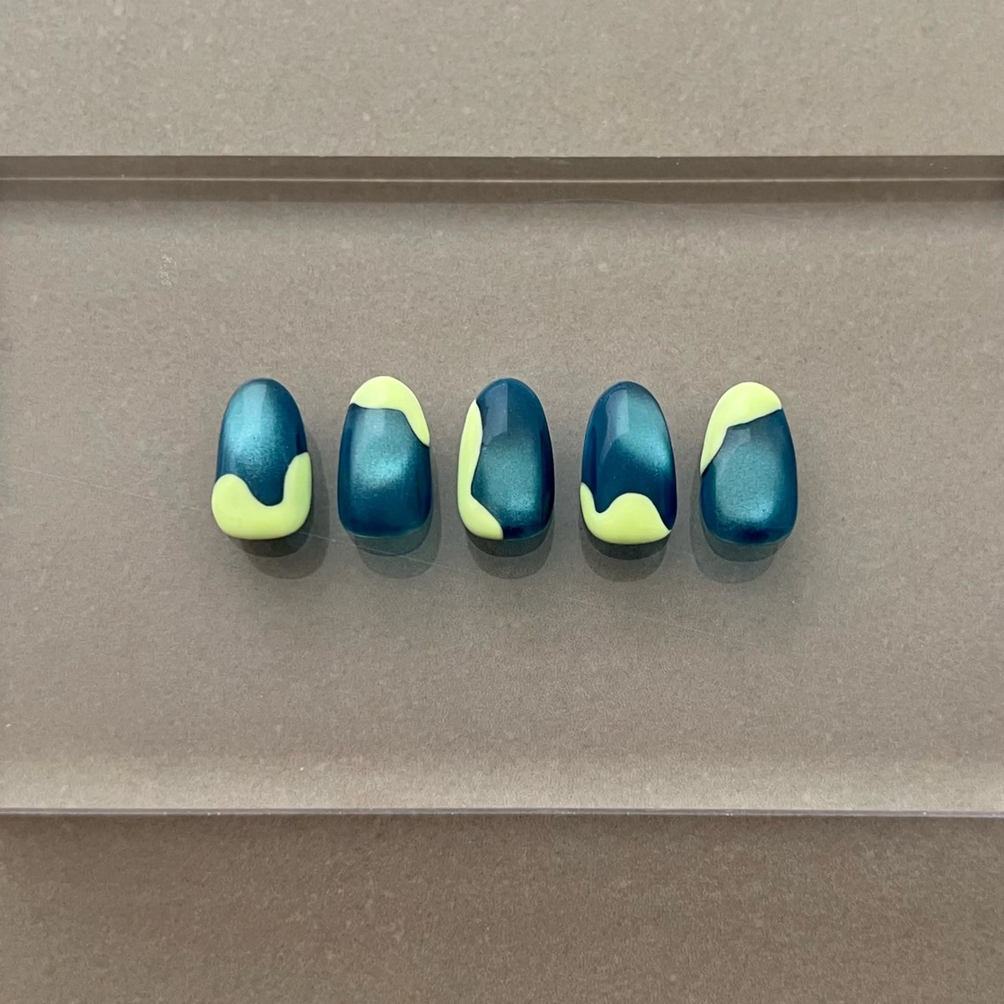 ネイル アートネイル マグネットネイル Momoka ネイリスト福岡/薬院のネイルデザイン