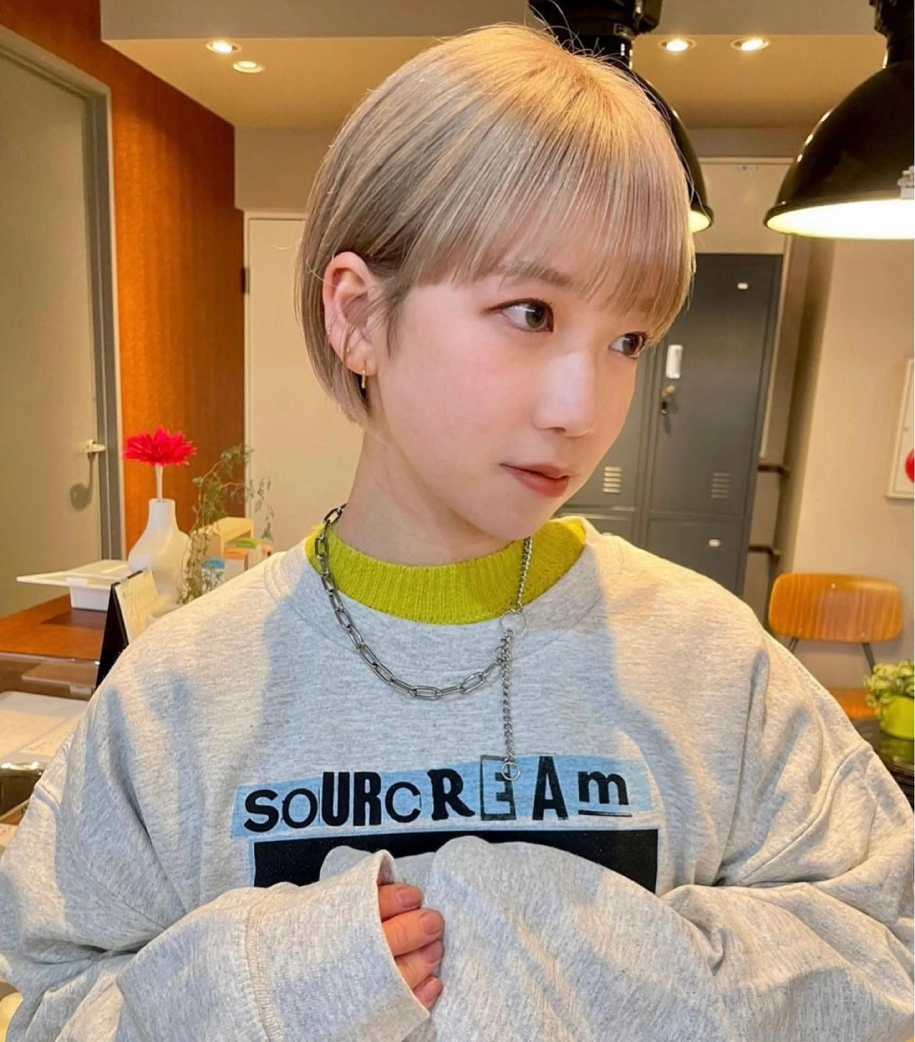 ロング ヘアカラー ミルクティーベージュ outaのヘアスタイル